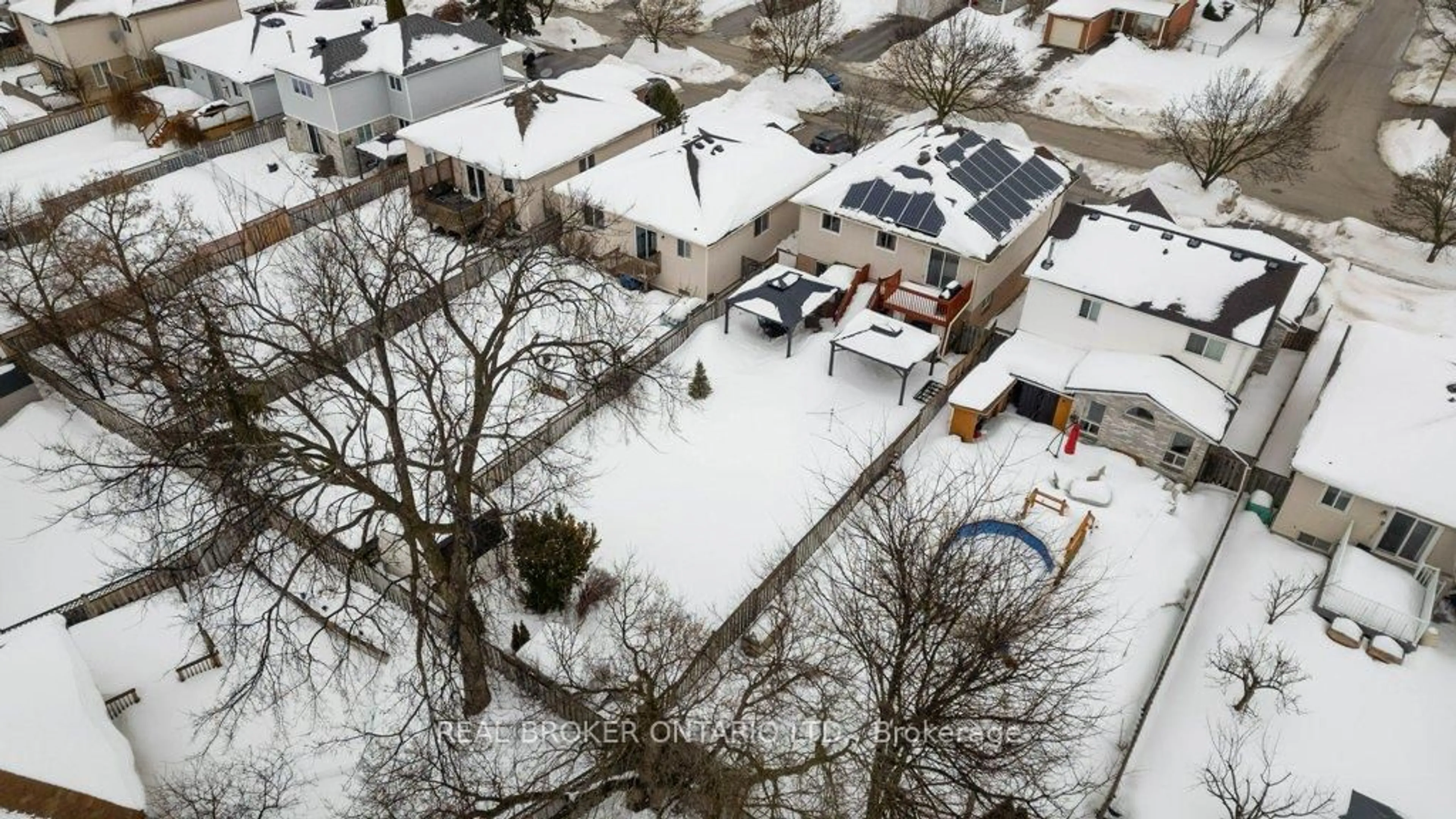 A pic from outside/outdoor area/front of a property/back of a property/a pic from drone, street for 48 Ward Dr, Barrie Ontario L4N 7P2