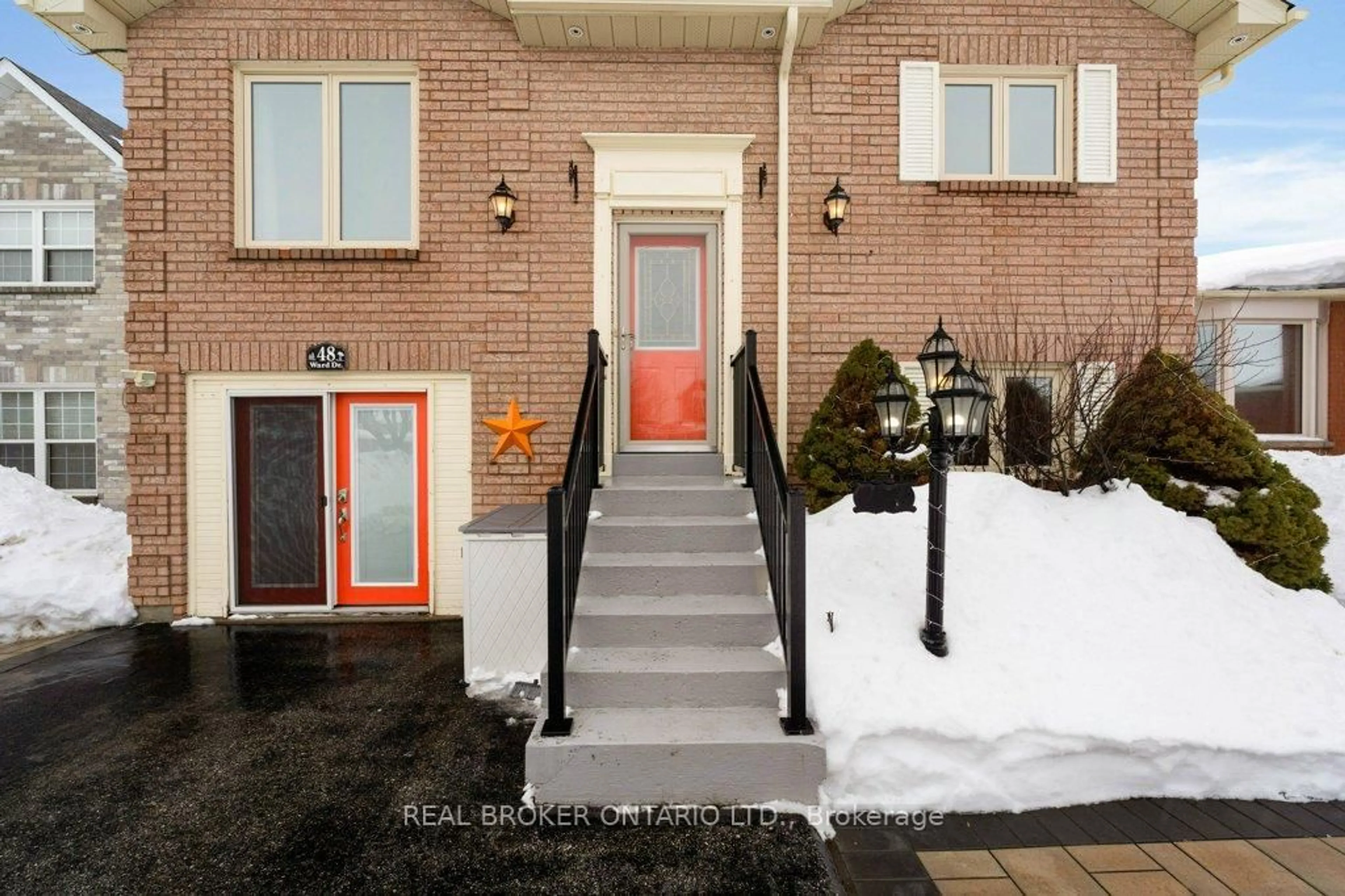Indoor entryway for 48 Ward Dr, Barrie Ontario L4N 7P2