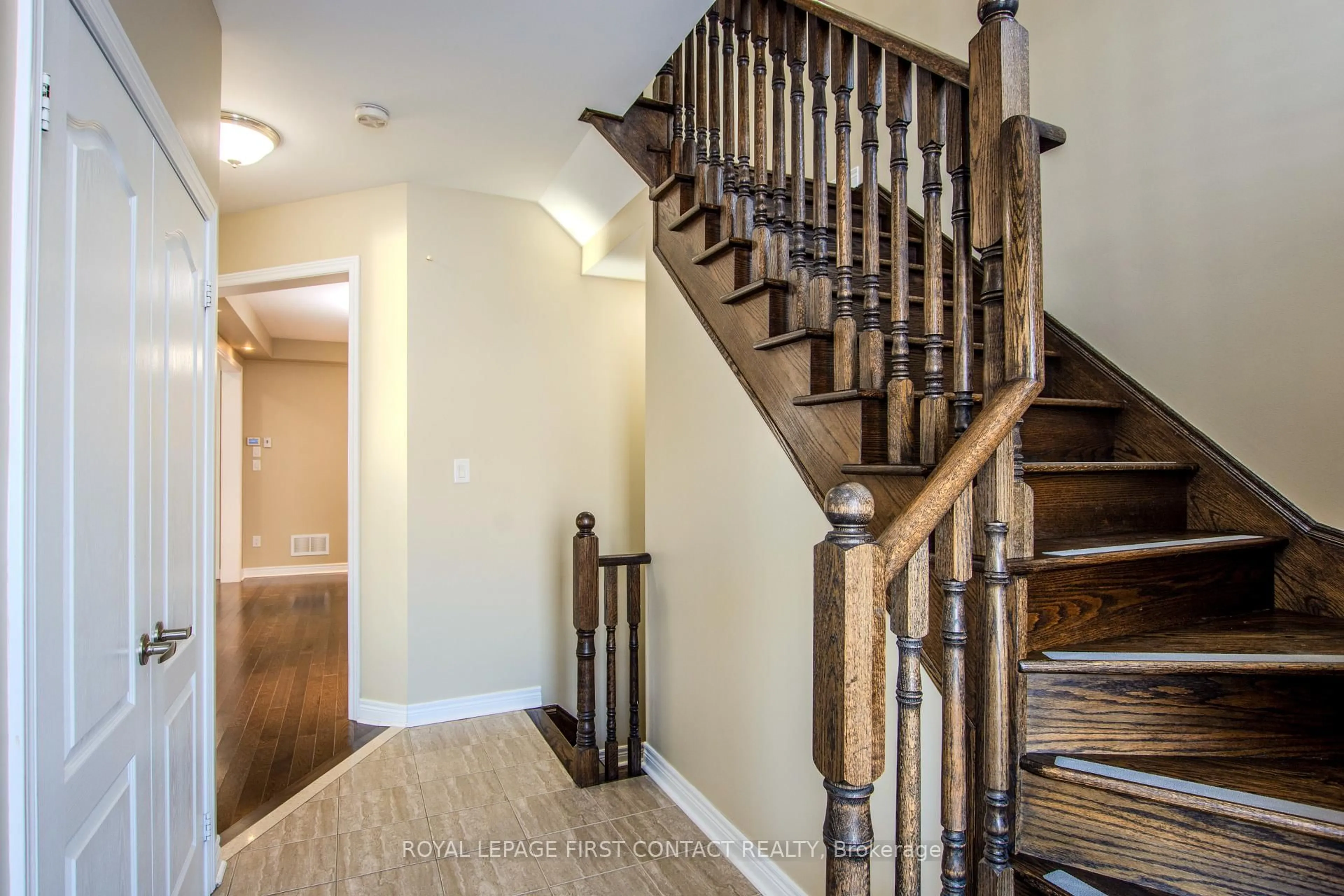 Stairs for 30 Forsyth Cres, Barrie Ontario L4N 5K4