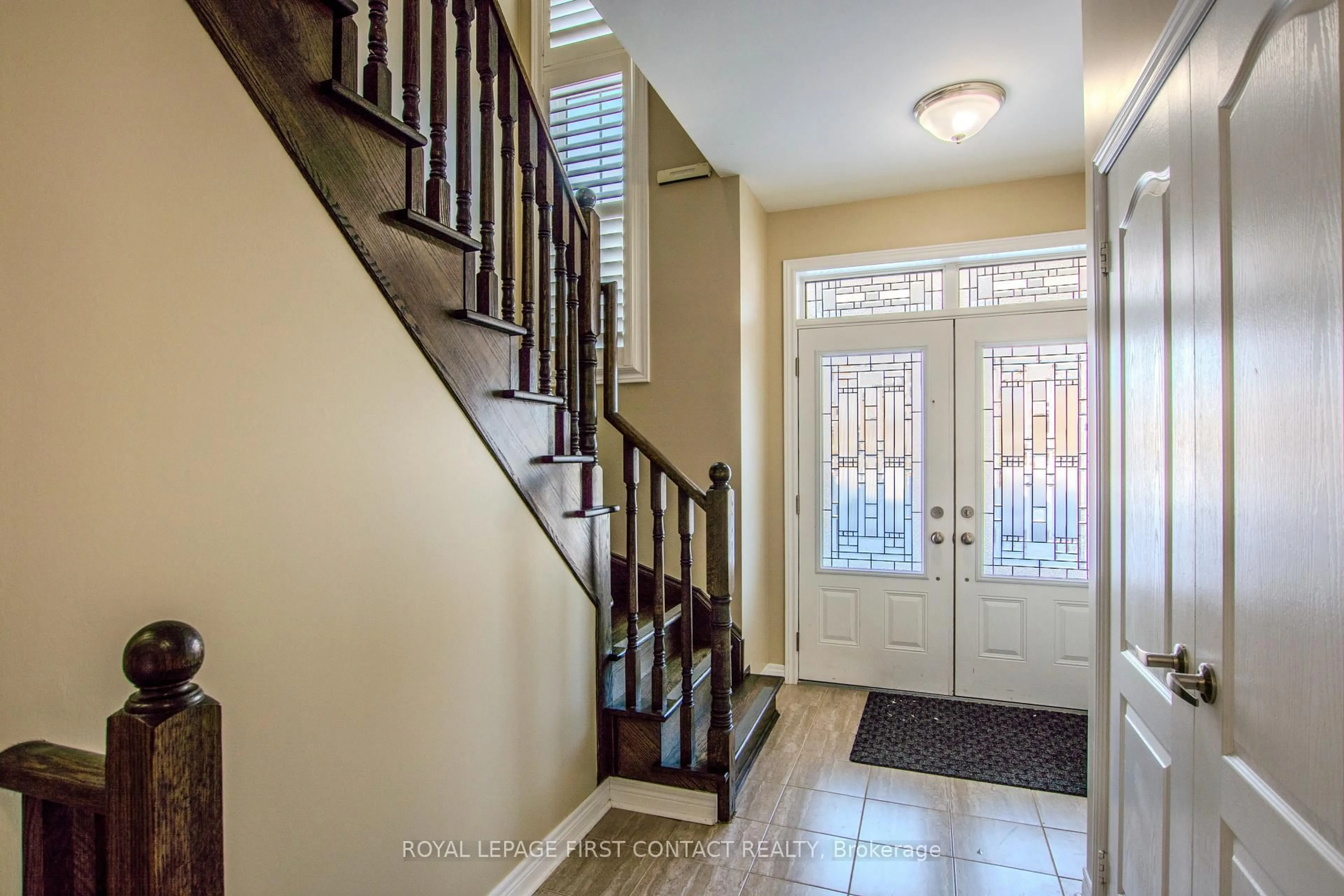 Indoor entryway for 30 Forsyth Cres, Barrie Ontario L4N 5K4