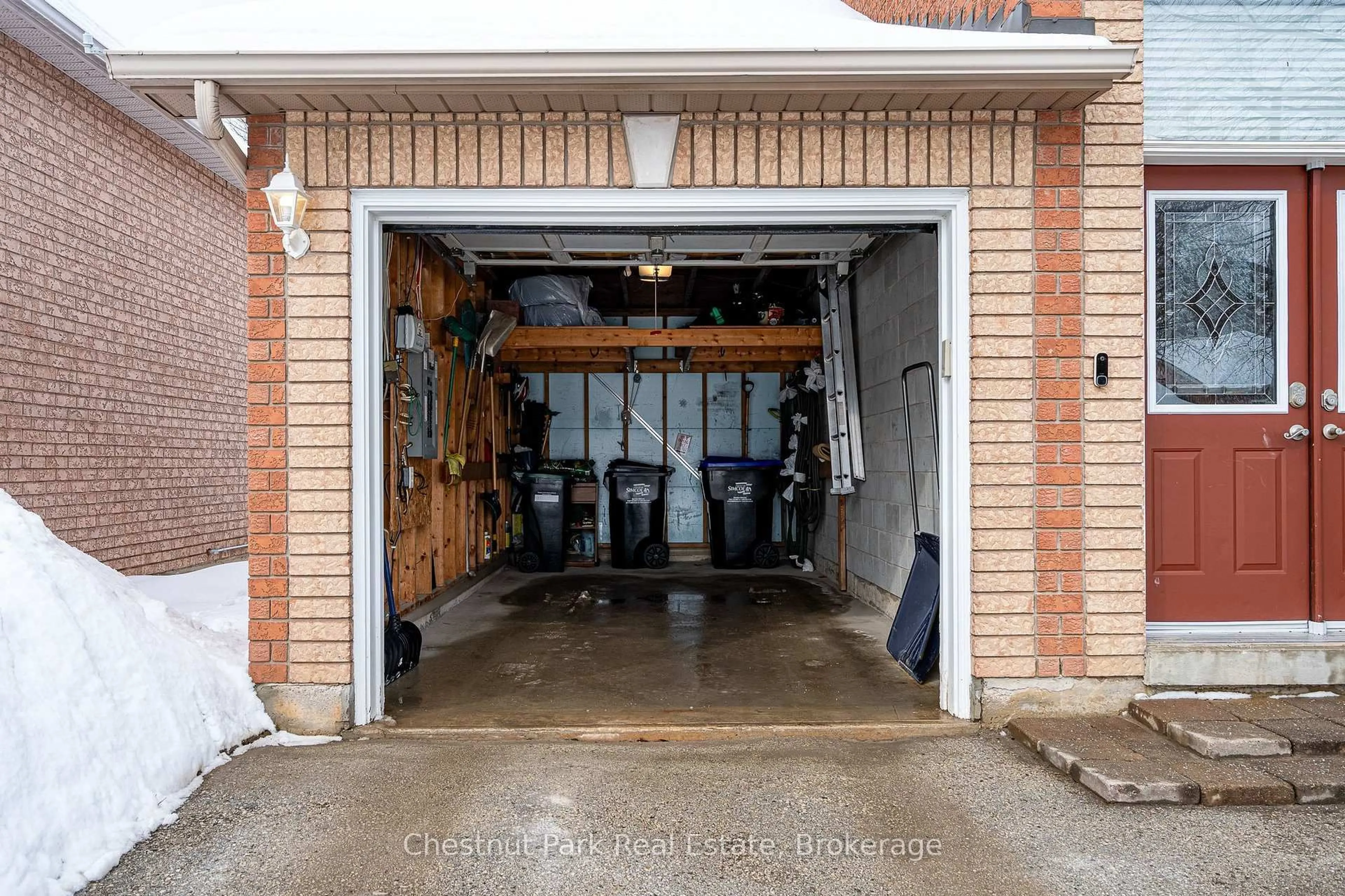 Indoor garage for 1 Telfer Rd, Collingwood Ontario L9Y 5H5