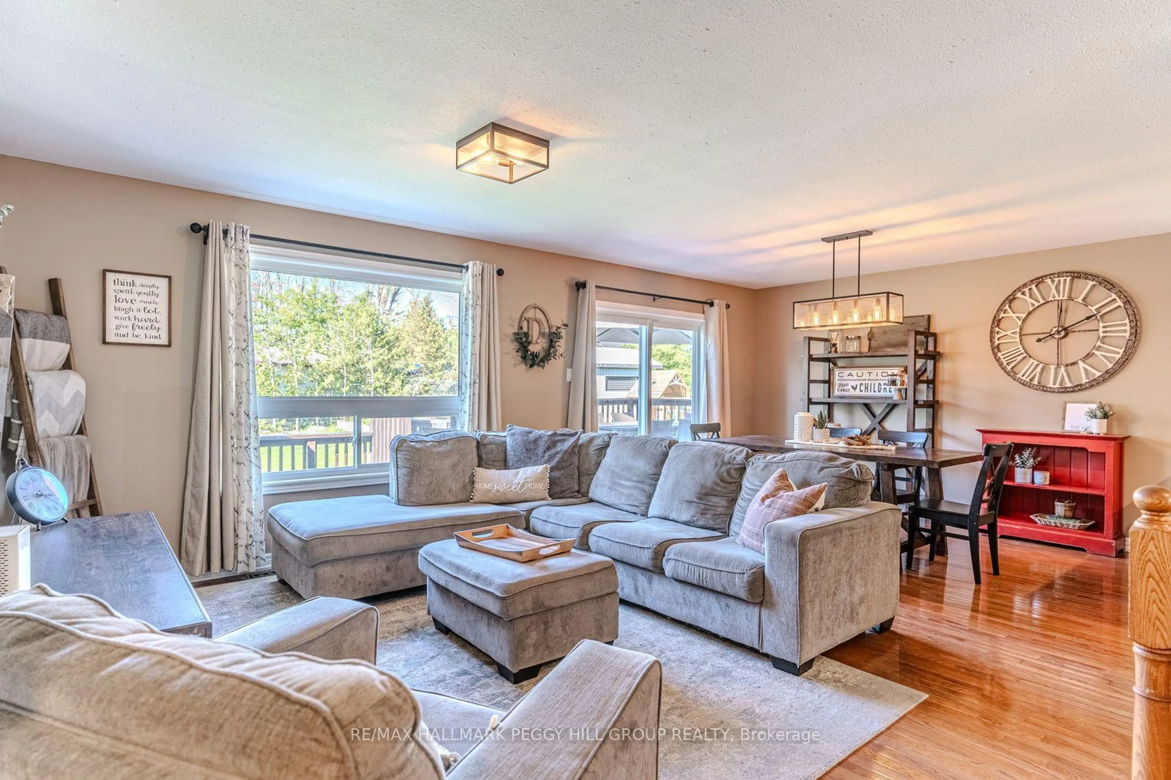 Living room with furniture, wood/laminate floor for 20 Rosemarie Dr, Oro-Medonte Ontario L0L 1T0