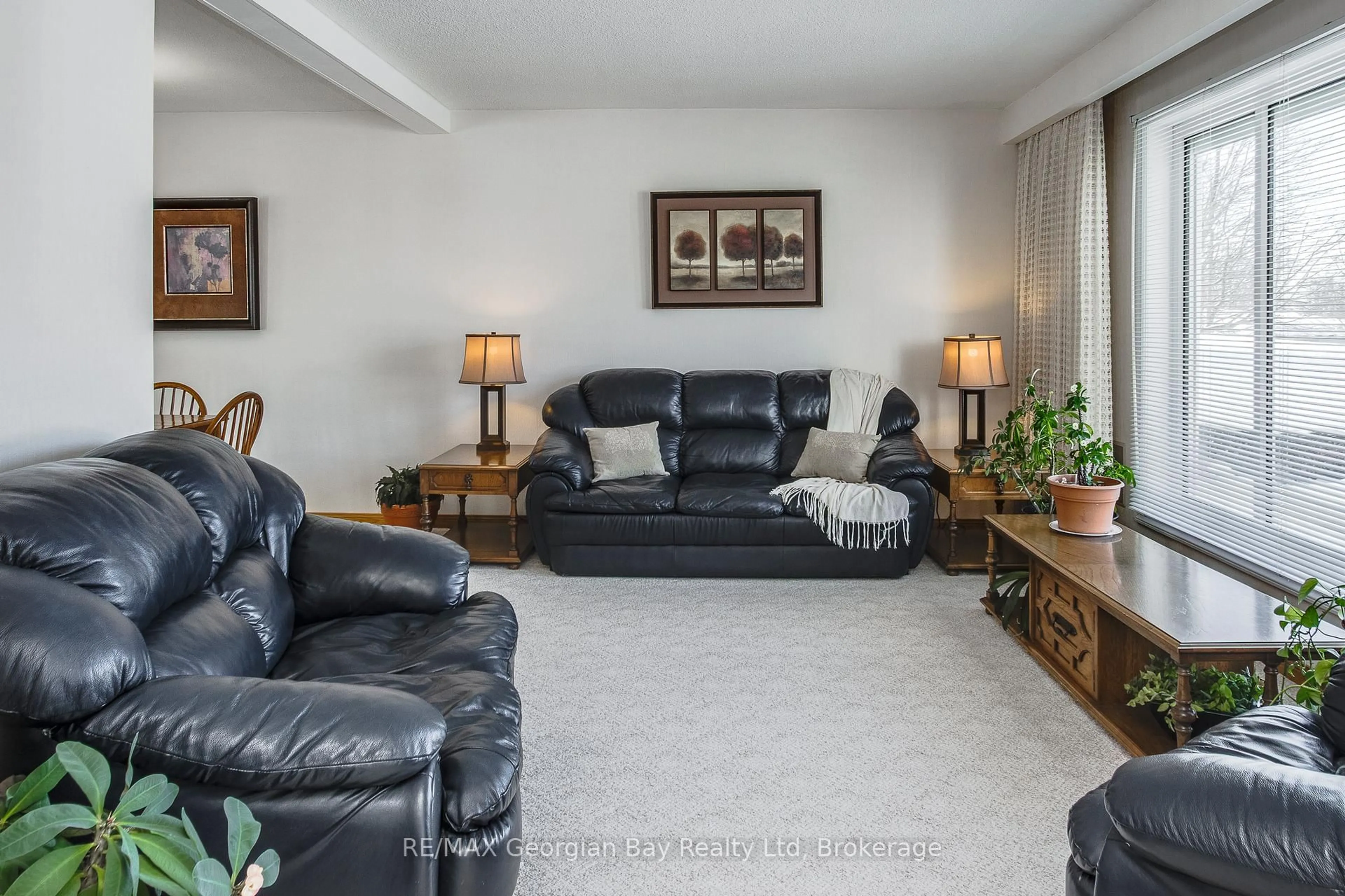 Living room with furniture, unknown for 306 Cedar St, Midland Ontario L4R 4M2
