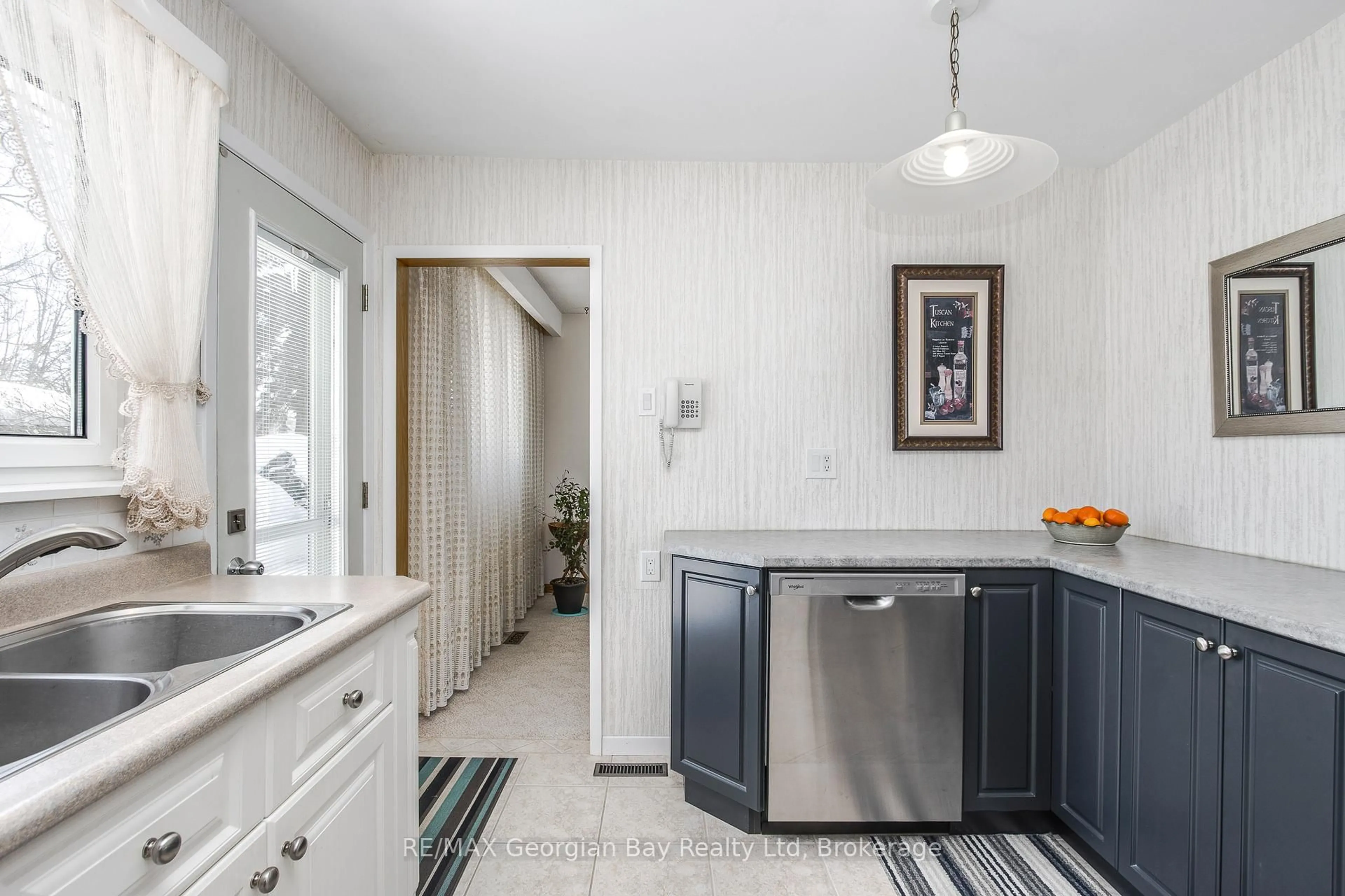 Kitchen with laundary machines, ceramic/tile floor for 306 Cedar St, Midland Ontario L4R 4M2