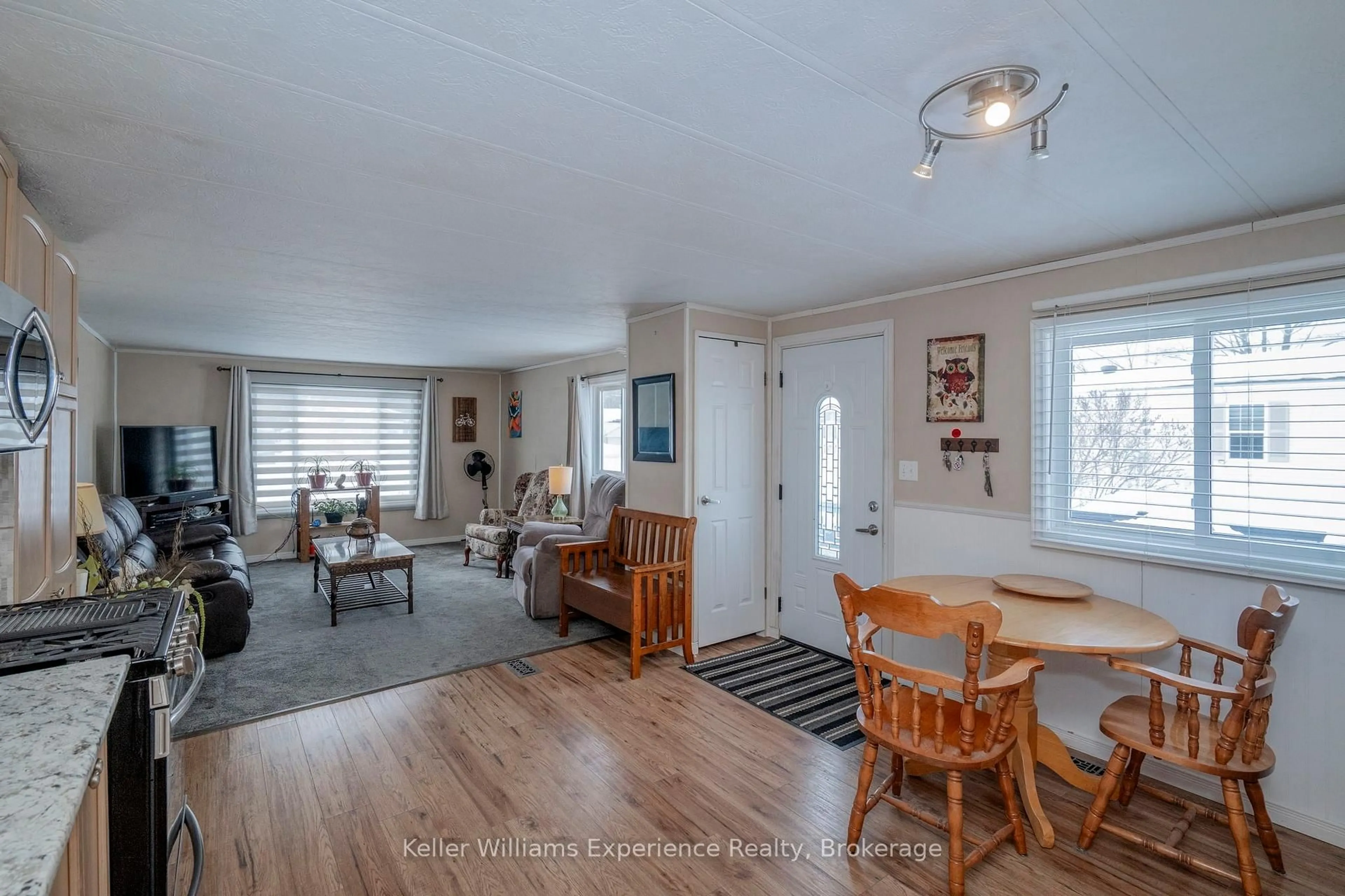 Living room with furniture, wood/laminate floor for 5263 ELLIOTT Sdrd #46, Tay Ontario L4R 4K3