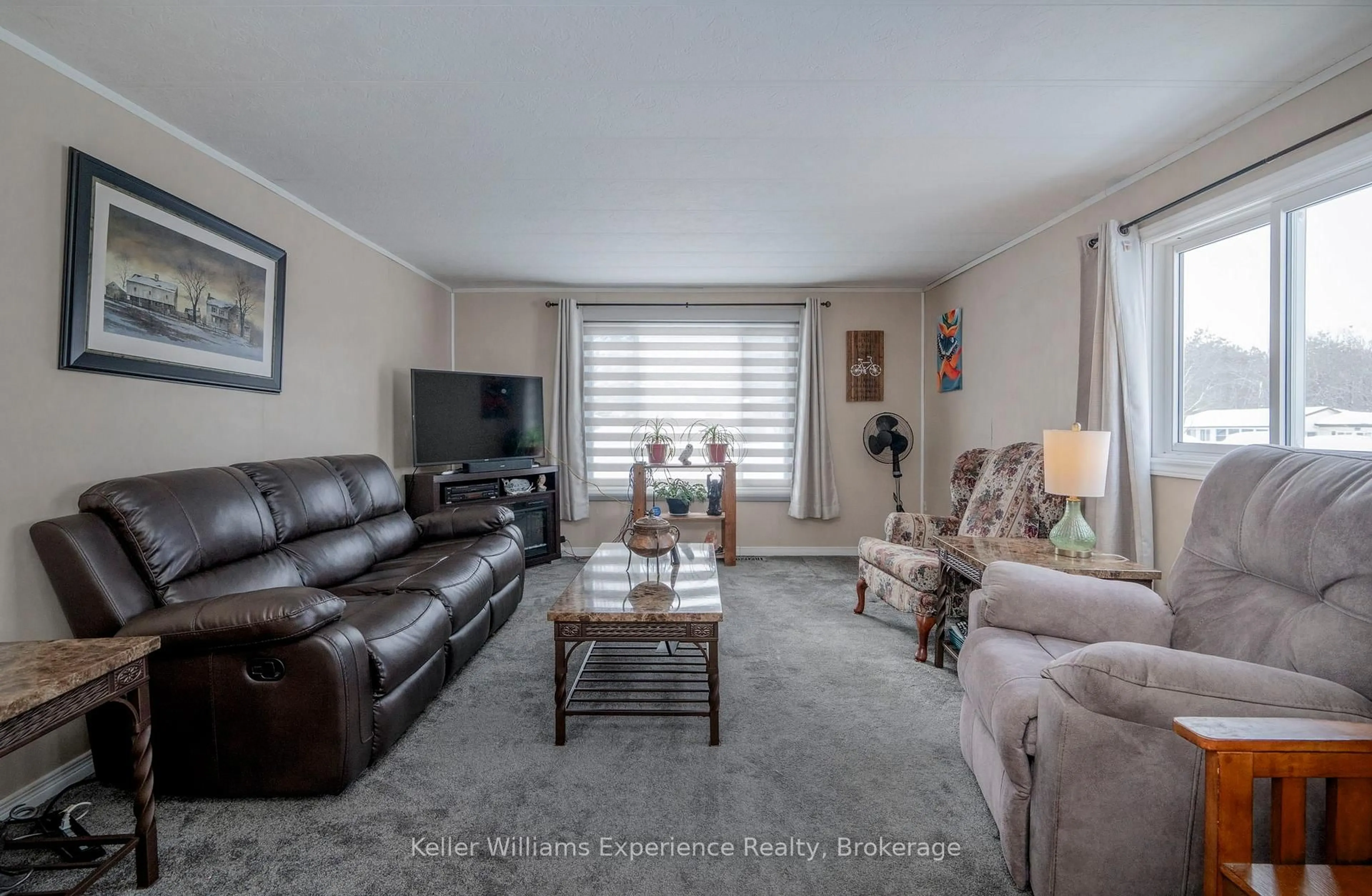 Living room with furniture, unknown for 5263 ELLIOTT Sdrd #46, Tay Ontario L4R 4K3