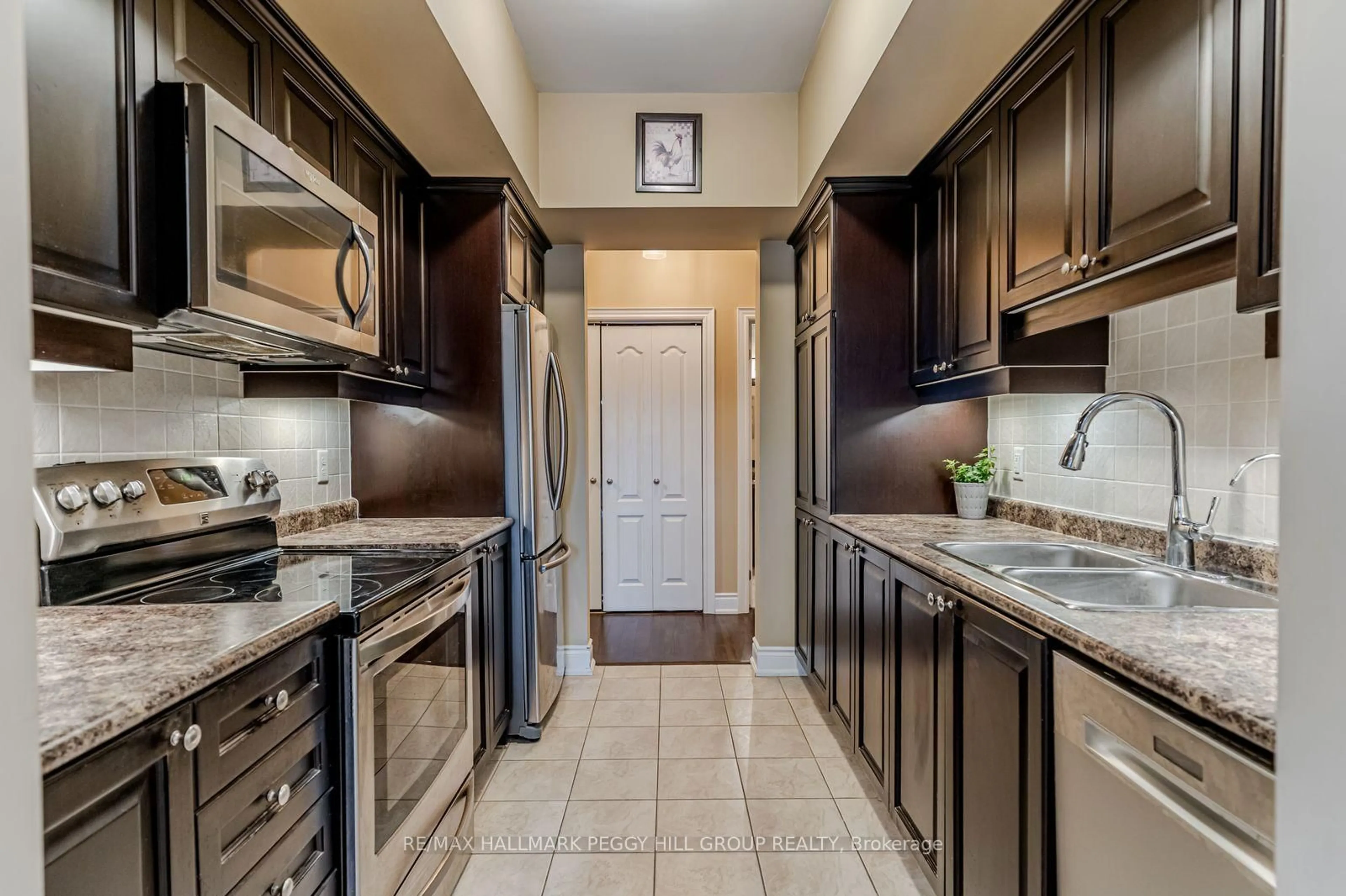 Standard kitchen, ceramic/tile floor for 44 Ferndale Dr #212, Barrie Ontario L4N 2V1