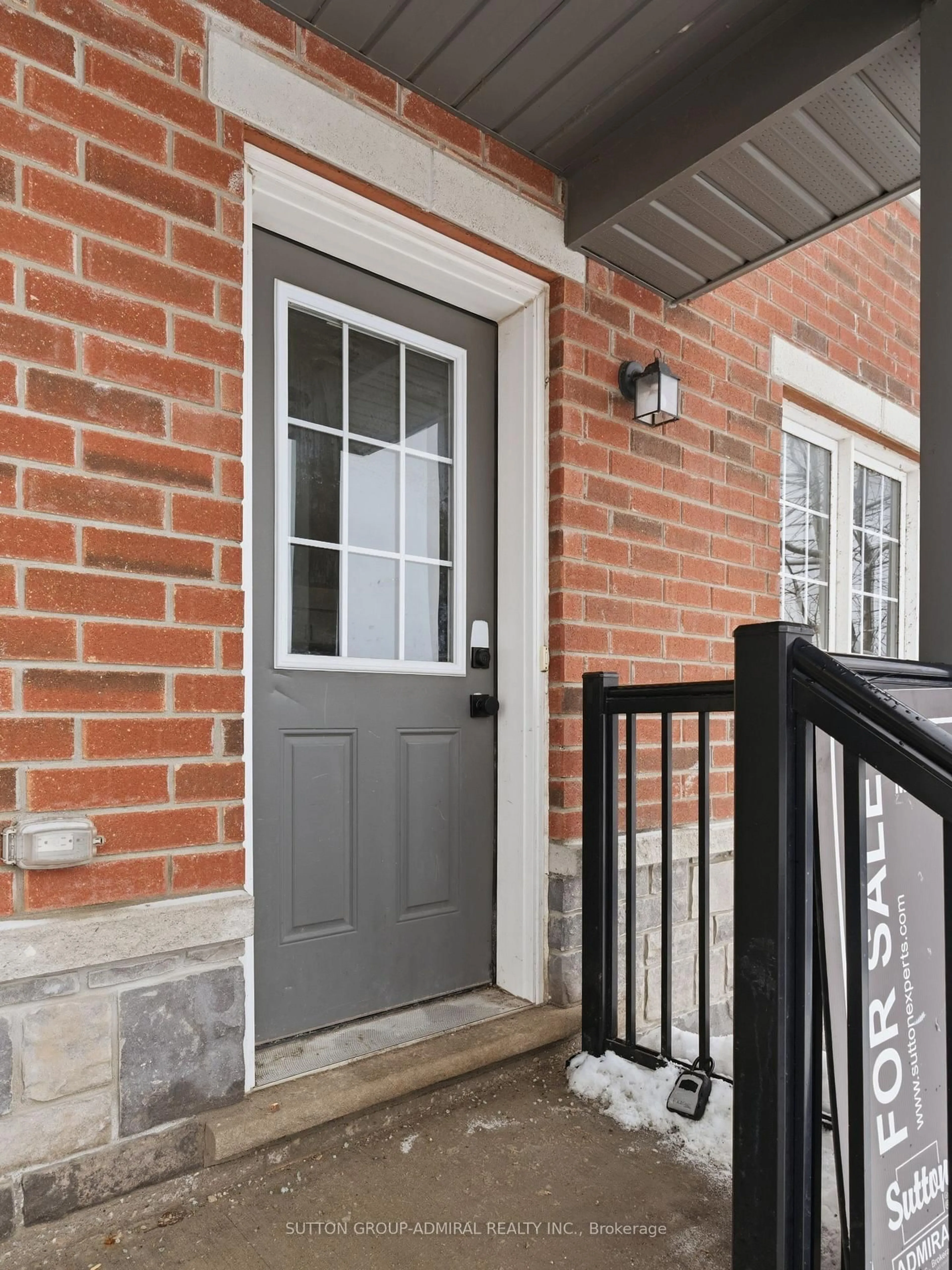 Indoor entryway for 244 Penetanguishene Rd #4, Barrie Ontario L4M 7C2