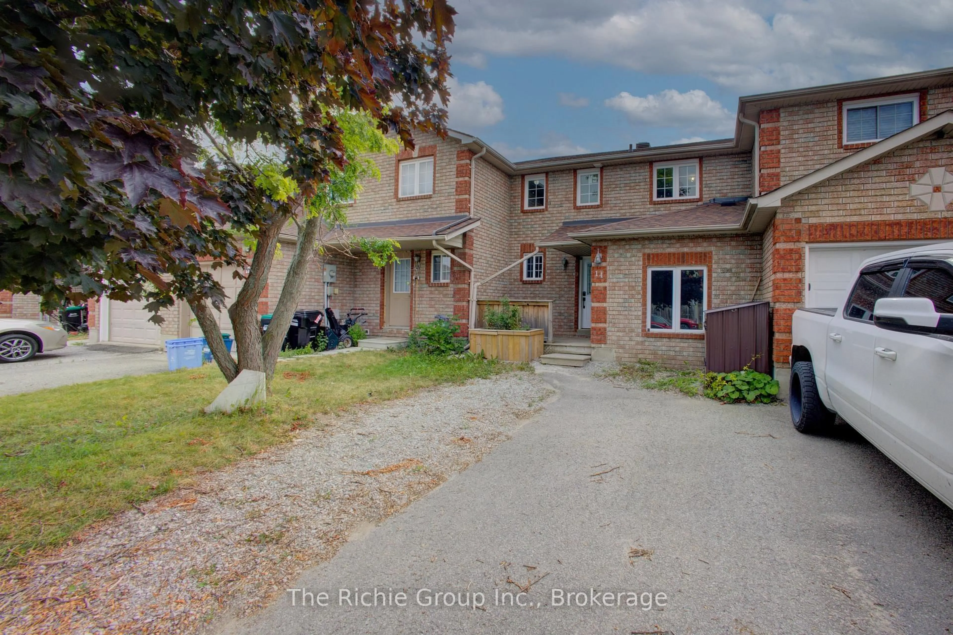 A pic from outside/outdoor area/front of a property/back of a property/a pic from drone, street for 14 TUNBRIDGE Rd, Barrie Ontario L4M 6S8