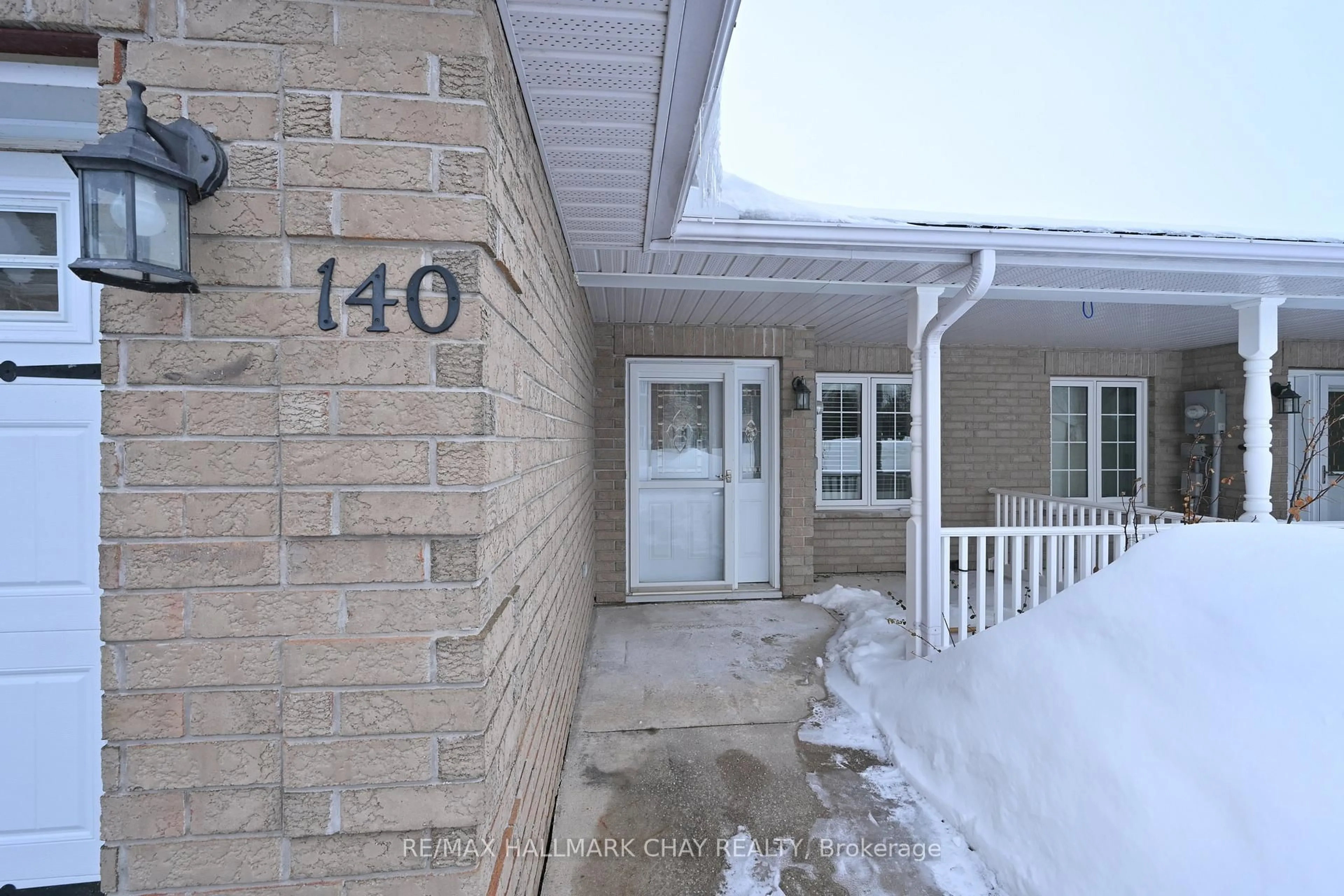 Indoor entryway for 140 Meadow Lane, Wasaga Beach Ontario L9Z 0A4
