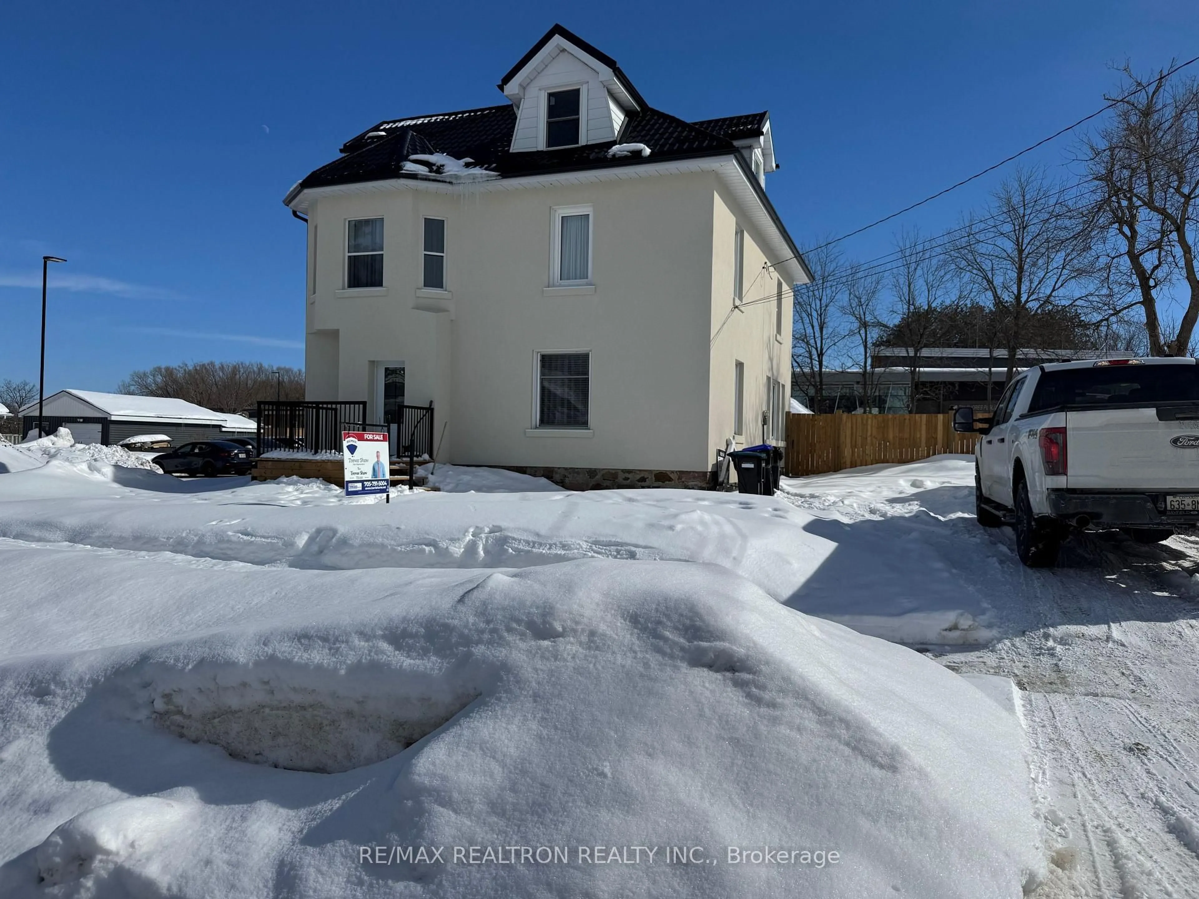 A pic from outside/outdoor area/front of a property/back of a property/a pic from drone, street for 119 Jephson St, Tay Ontario L0K 2A0