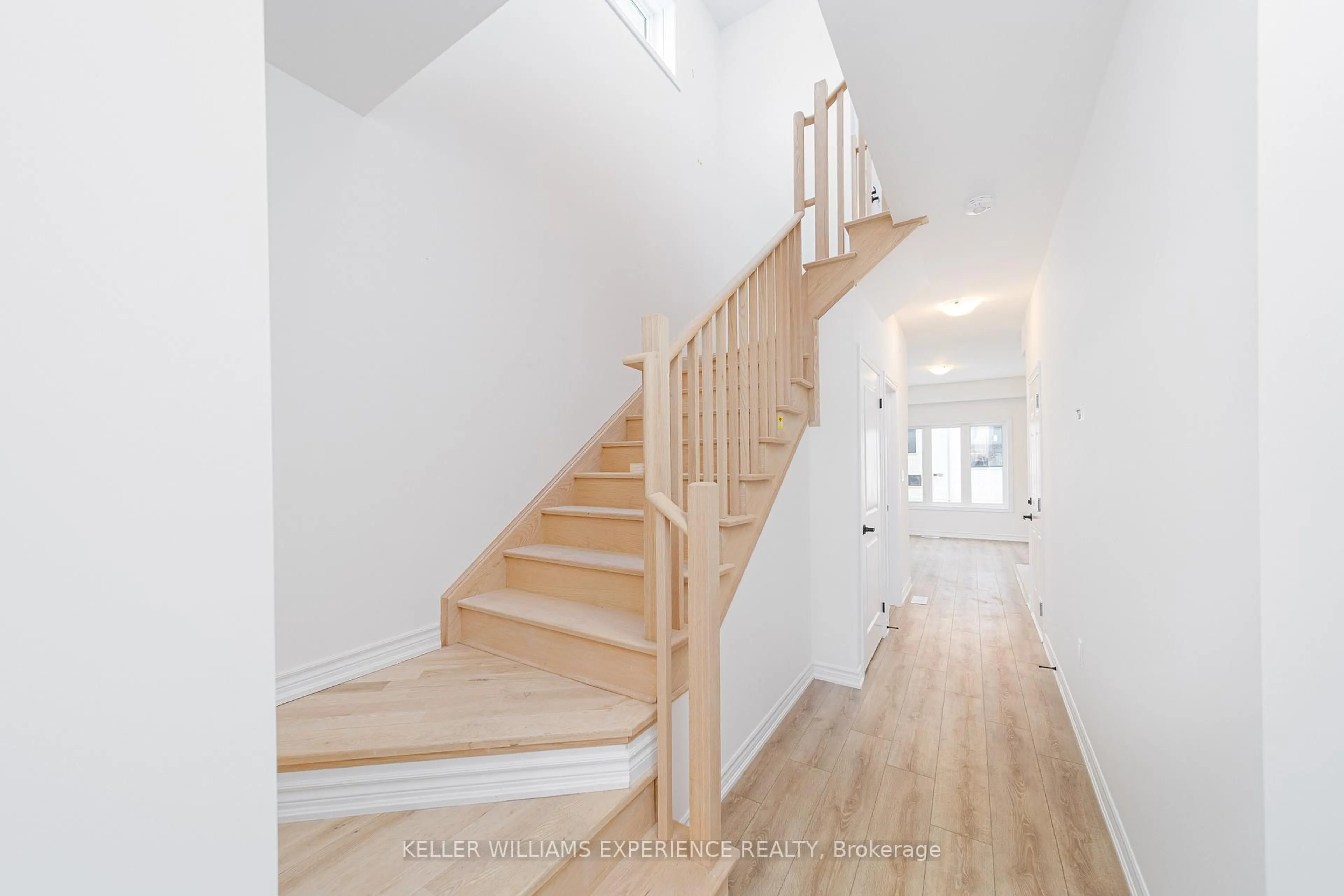 Stairs for 12 Wagon Lane, Barrie Ontario L9J 0V1