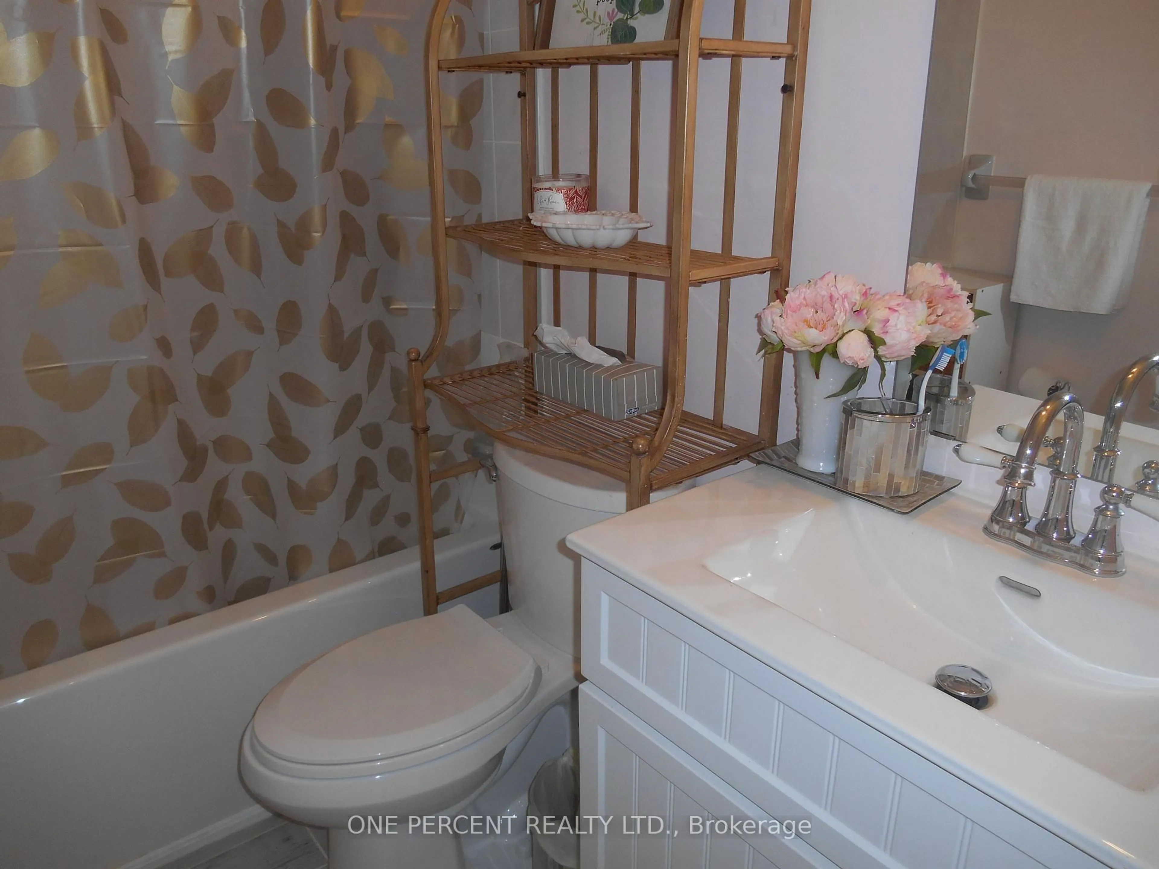 Standard bathroom, unknown for 22 Brillinger Dr, Wasaga Beach Ontario L9Z 1L4
