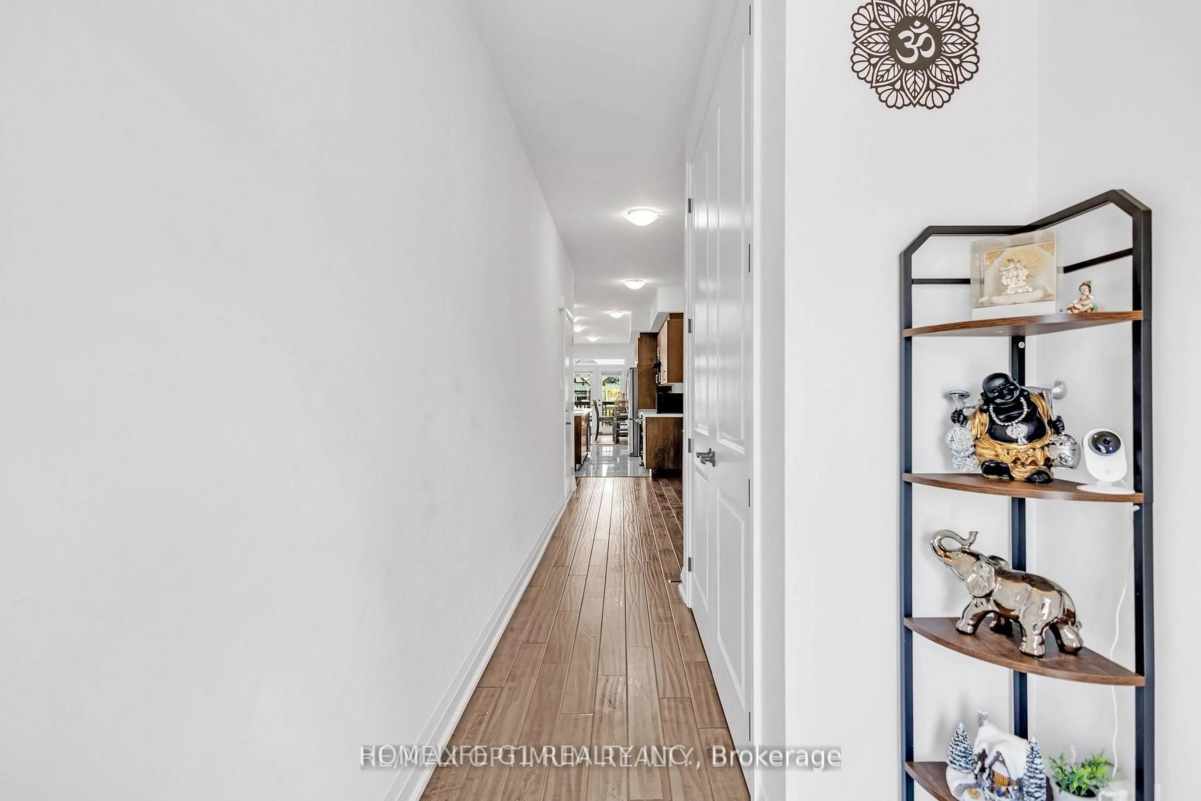 Indoor entryway for 7 Barnyard Tr, Barrie Ontario L9J 0Y1