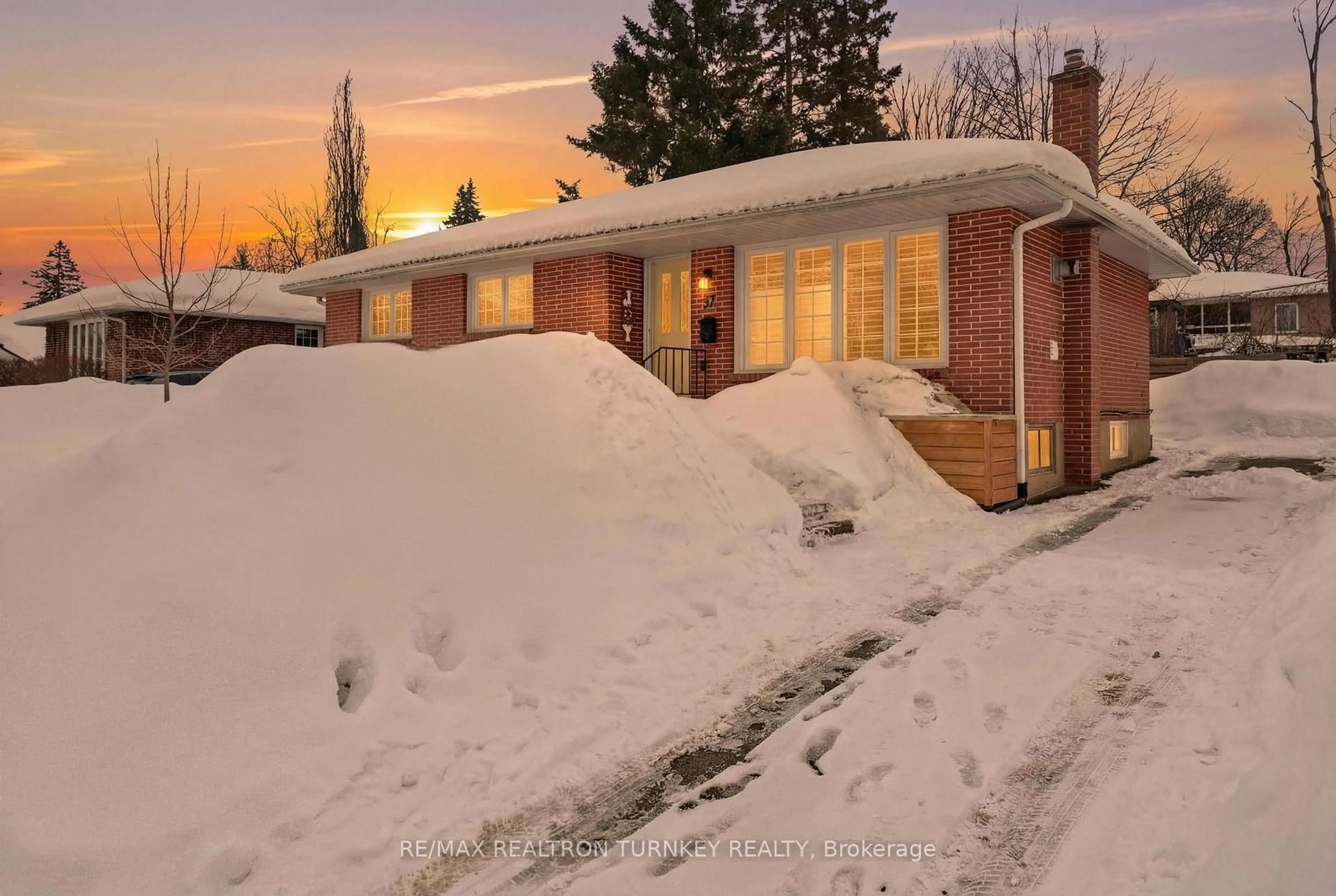 Unknown for 27 Marion Cres, Barrie Ontario L4M 2L4