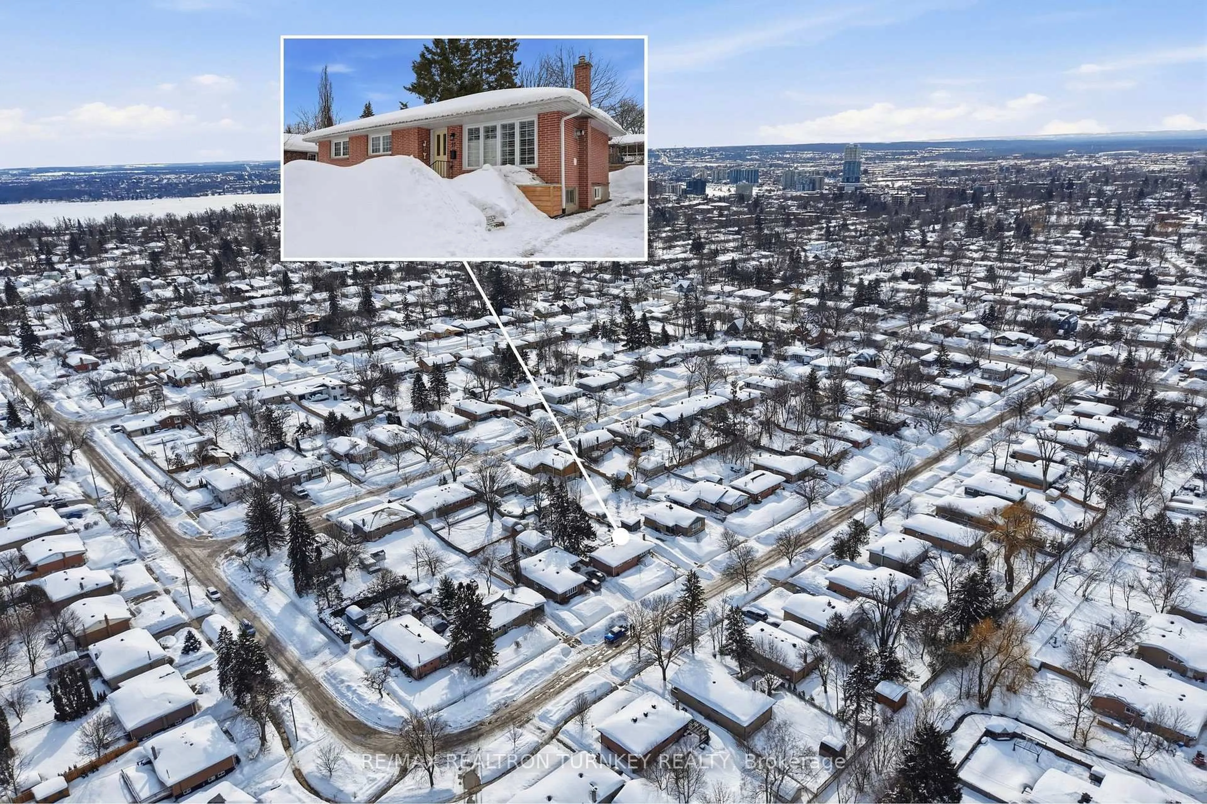 A pic from outside/outdoor area/front of a property/back of a property/a pic from drone, street for 27 Marion Cres, Barrie Ontario L4M 2L4