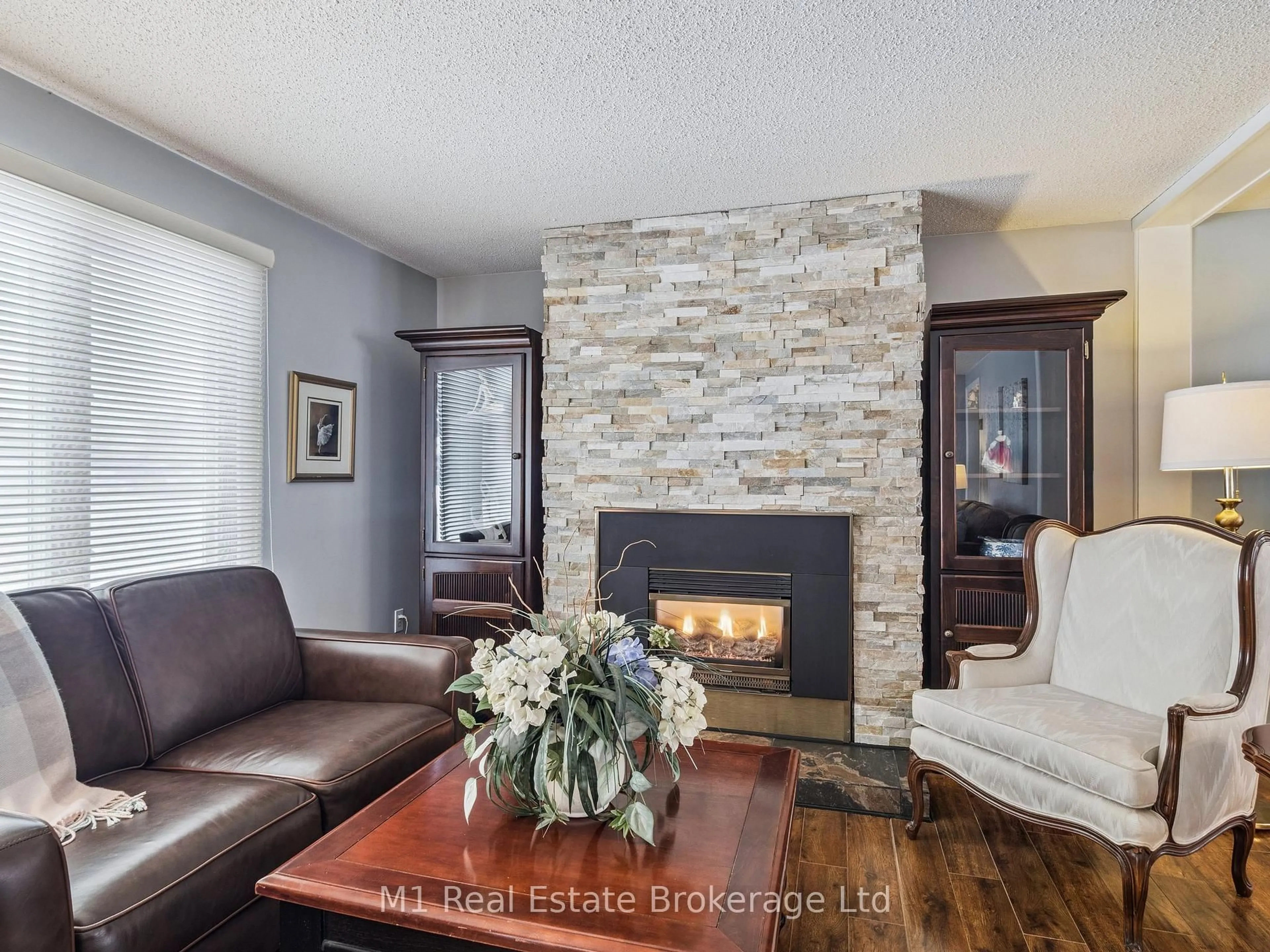 Living room with furniture, unknown for 94 Tamarack Dr, Oro-Medonte Ontario L0L 1T0