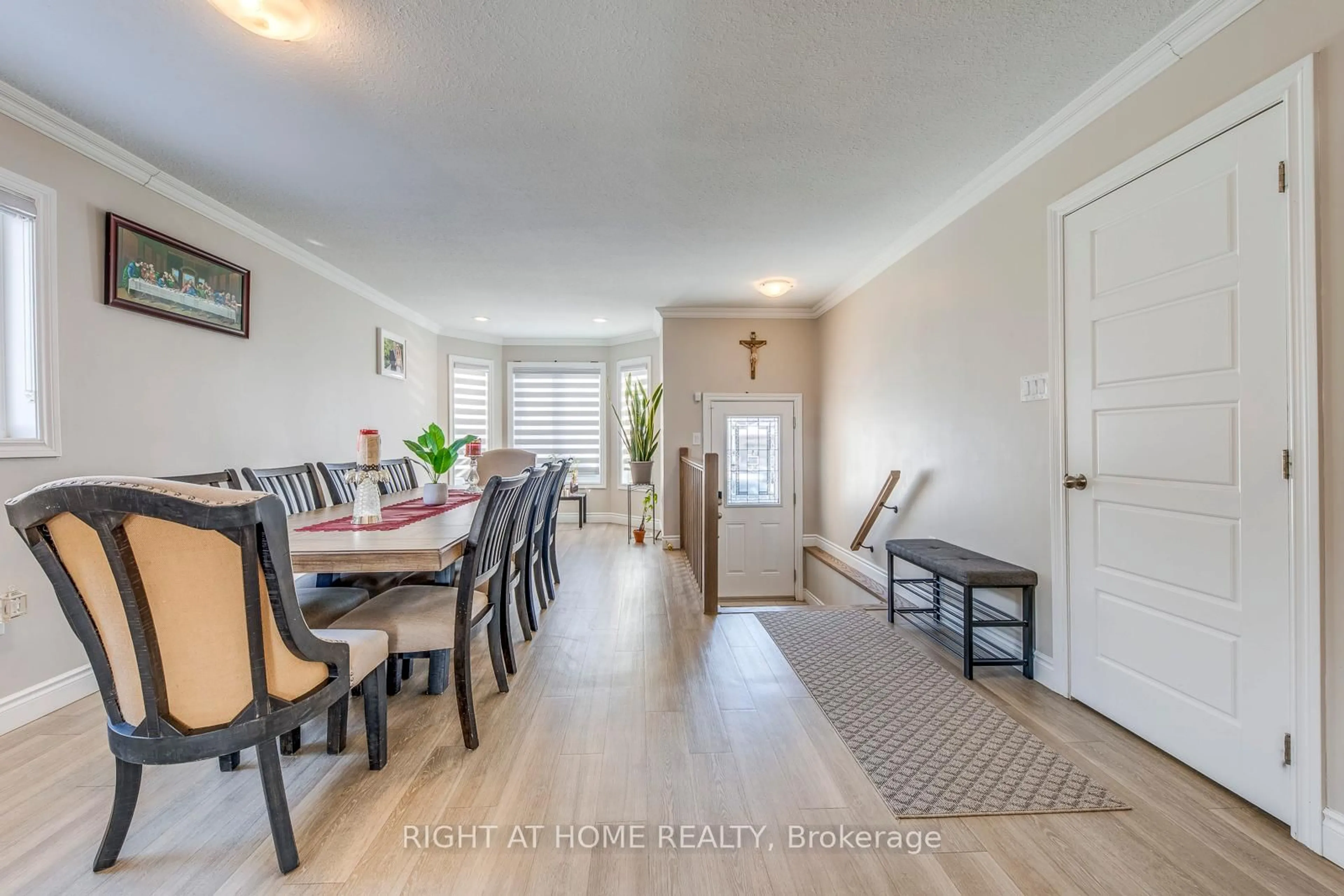 Dining room, unknown for 30 BRIGHTON Rd, Barrie Ontario L4M 6S4