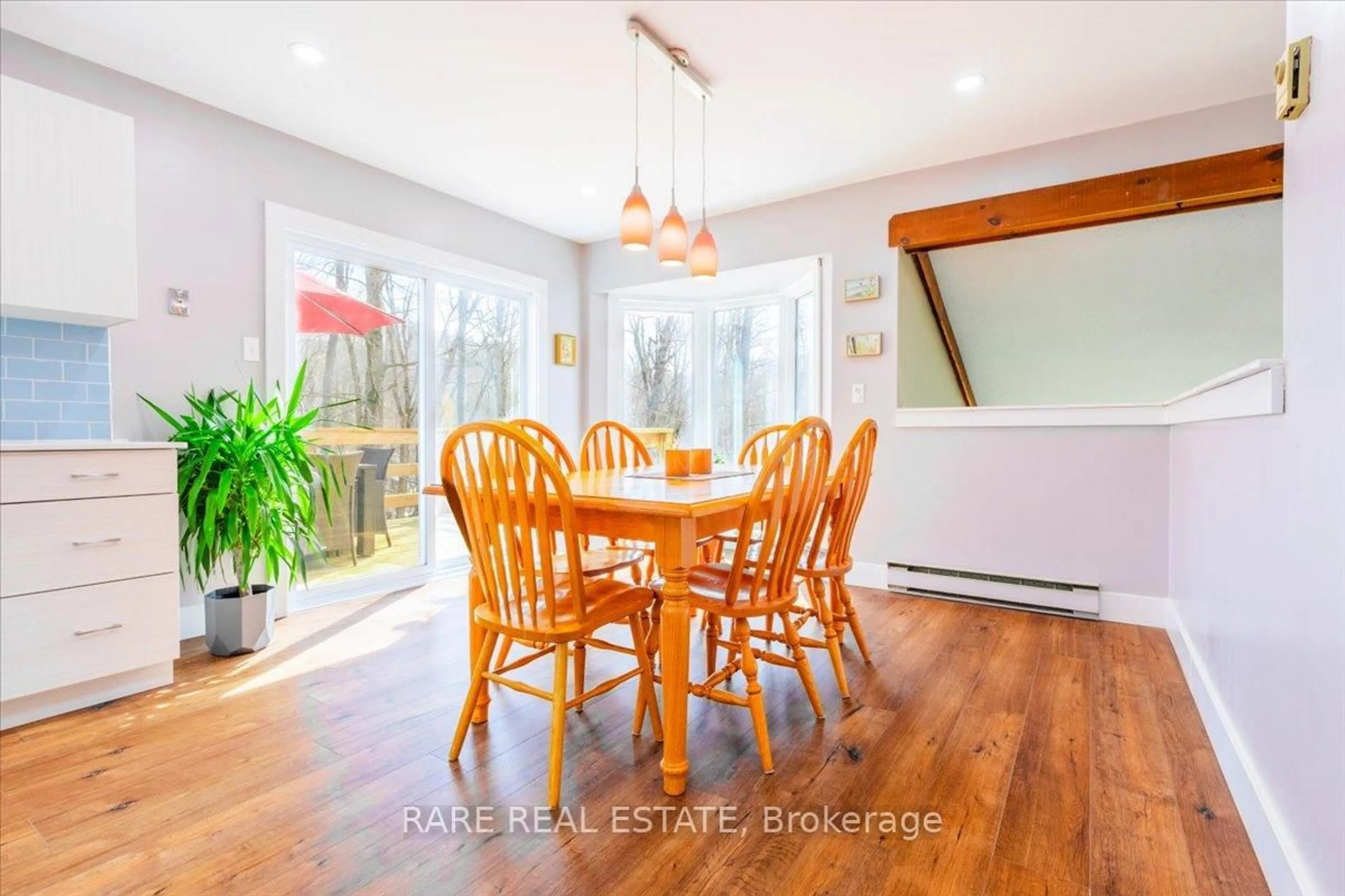 Dining room, wood/laminate floor for 32 Oneida Ave, Oro-Medonte Ontario L0K 1E0
