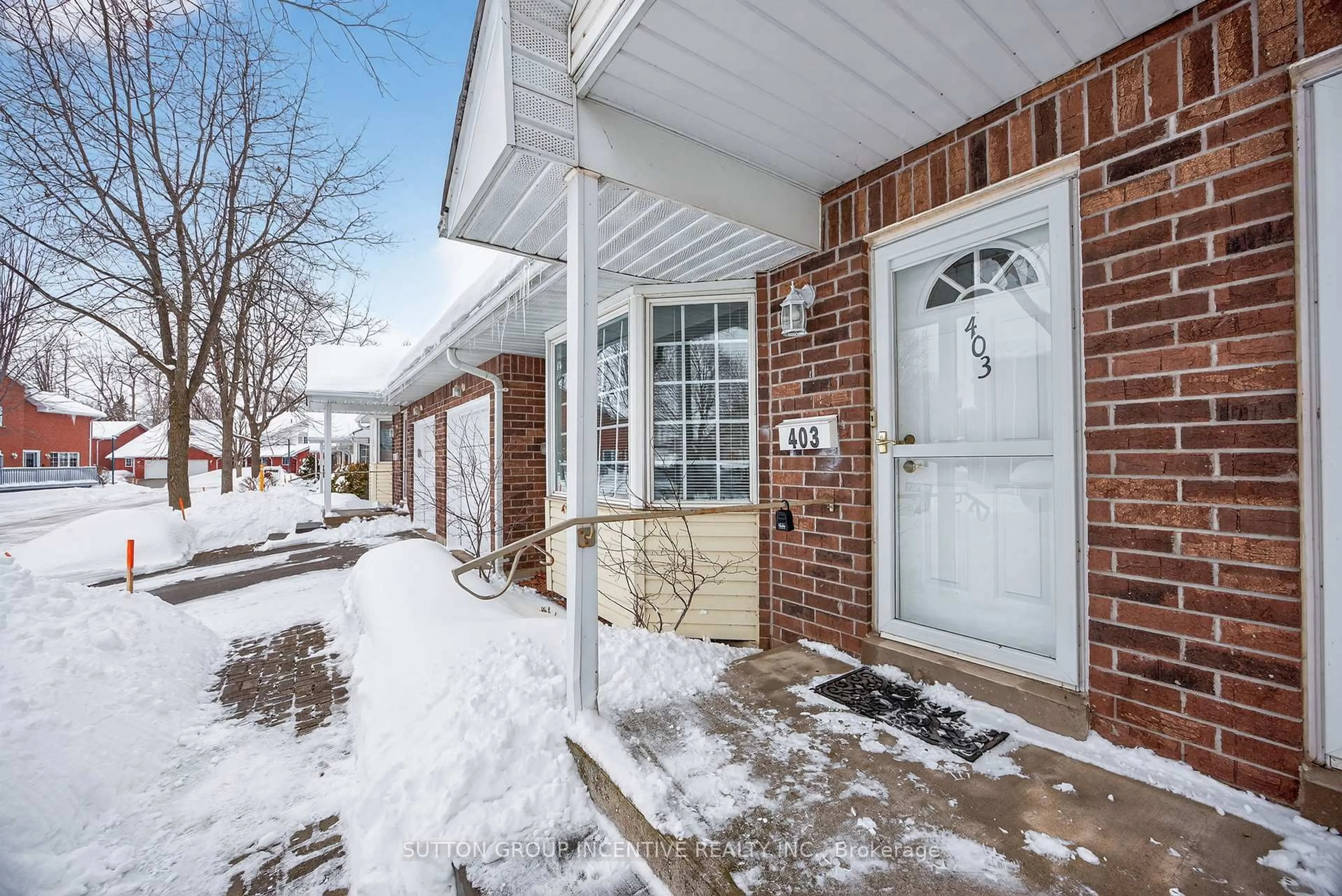 Indoor entryway for 40 Museum Dr #403, Orillia Ontario L3V 7T9