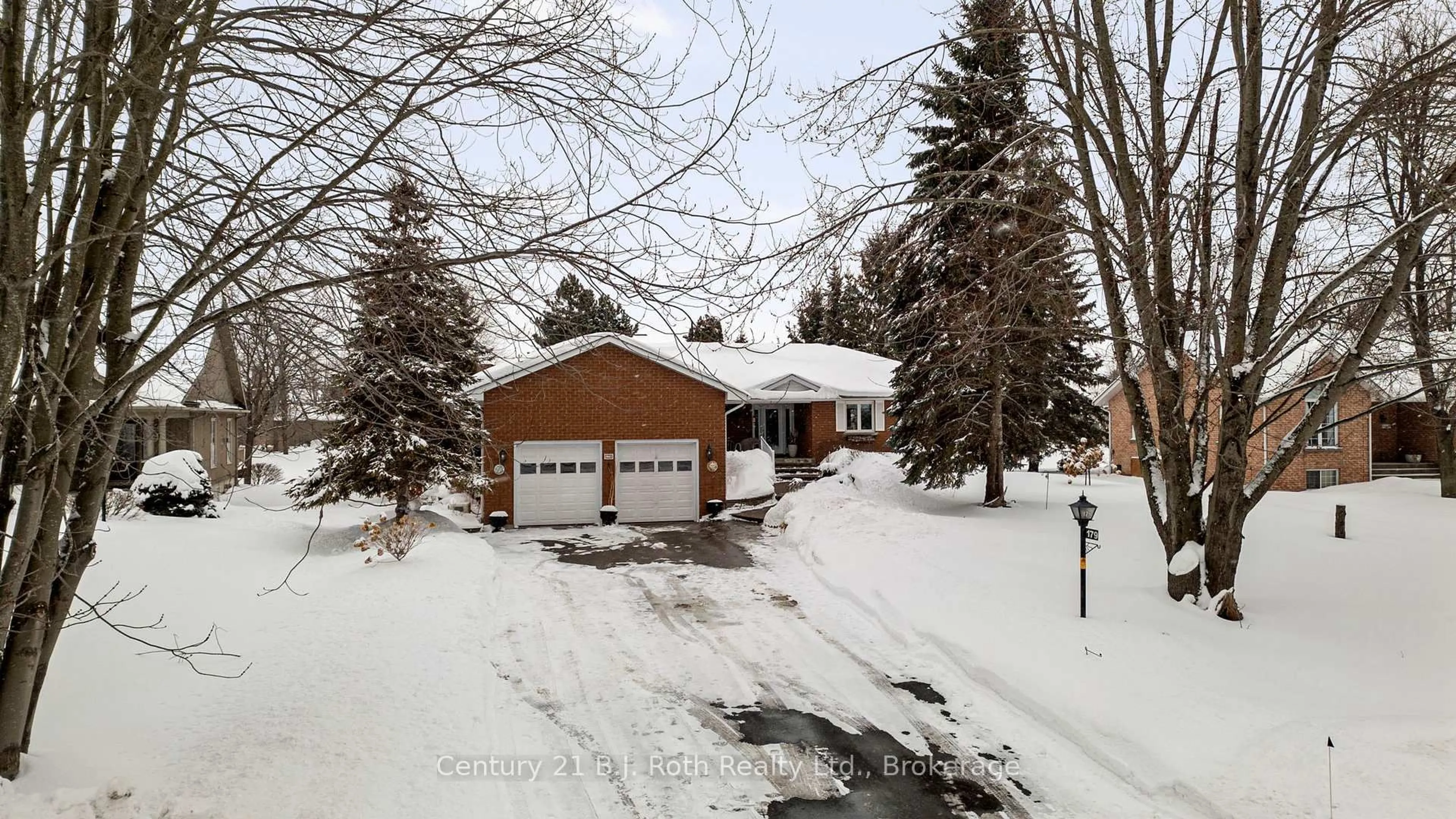 A pic from outside/outdoor area/front of a property/back of a property/a pic from drone, street for 179 Bayshore Dr, Ramara Ontario L0K 1B0