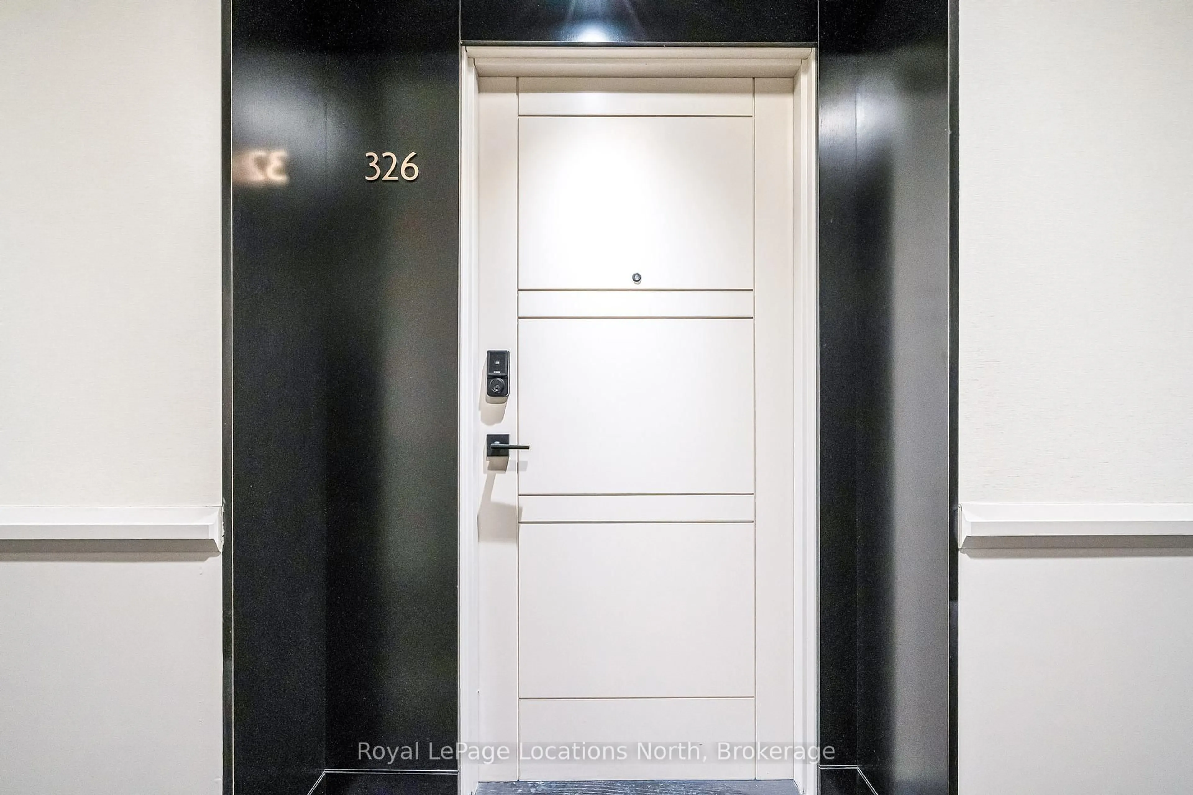 Indoor foyer for 1 Hume St #326, Collingwood Ontario L9Y 0X3