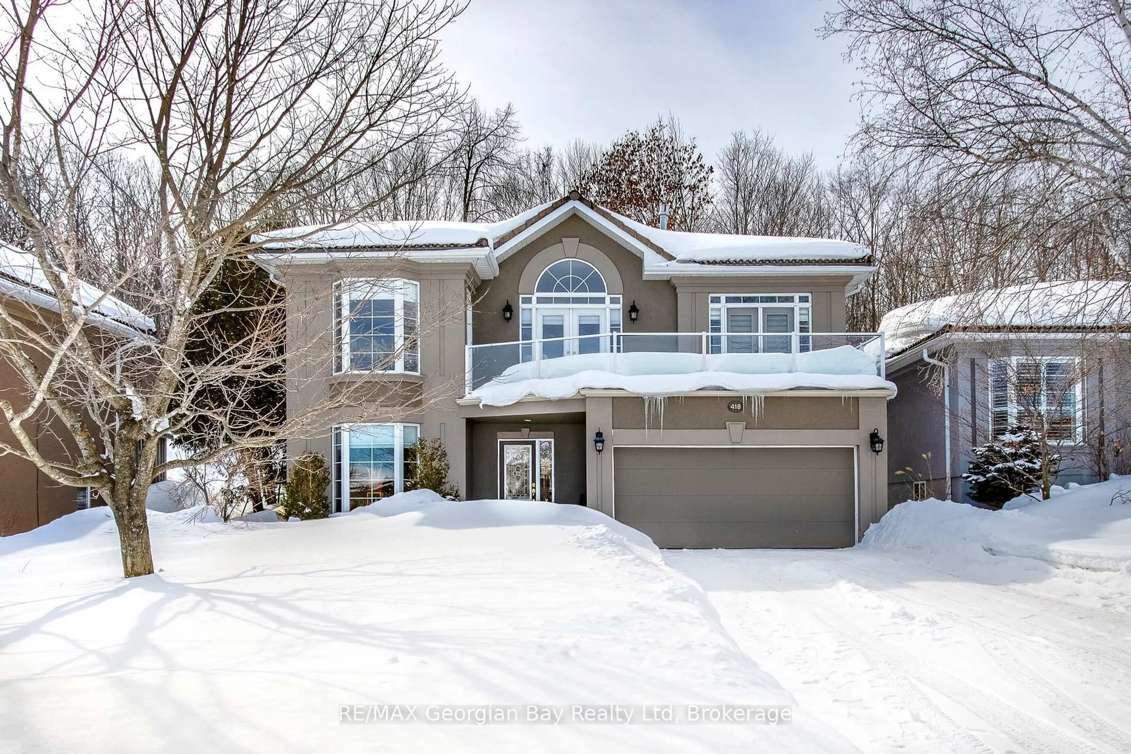 Home with vinyl exterior material, street for 418 Aberdeen Blvd, Midland Ontario L4R 5L8