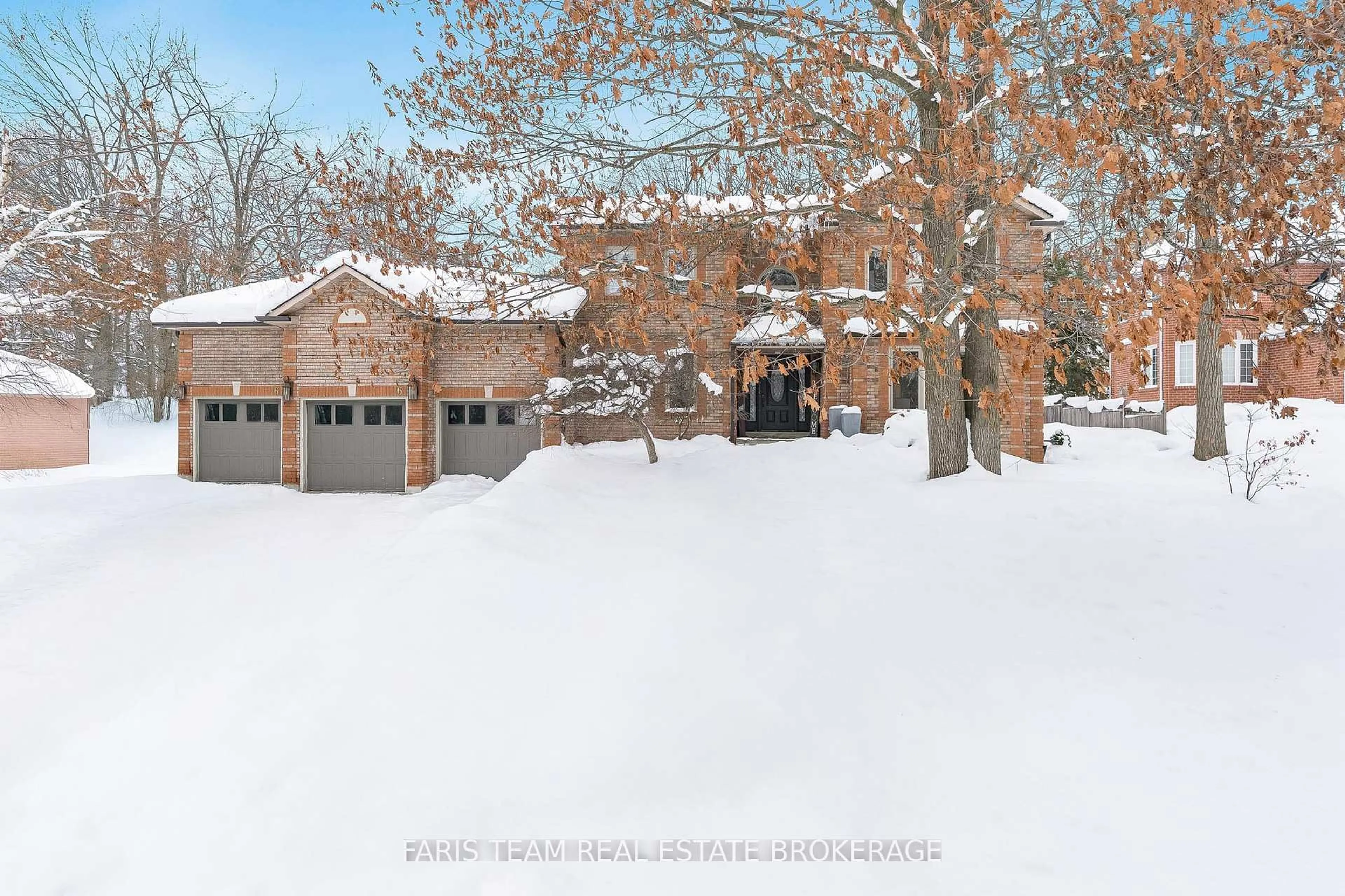 A pic from outside/outdoor area/front of a property/back of a property/a pic from drone, street for 6 Alana Dr, Springwater Ontario L9X 0S2