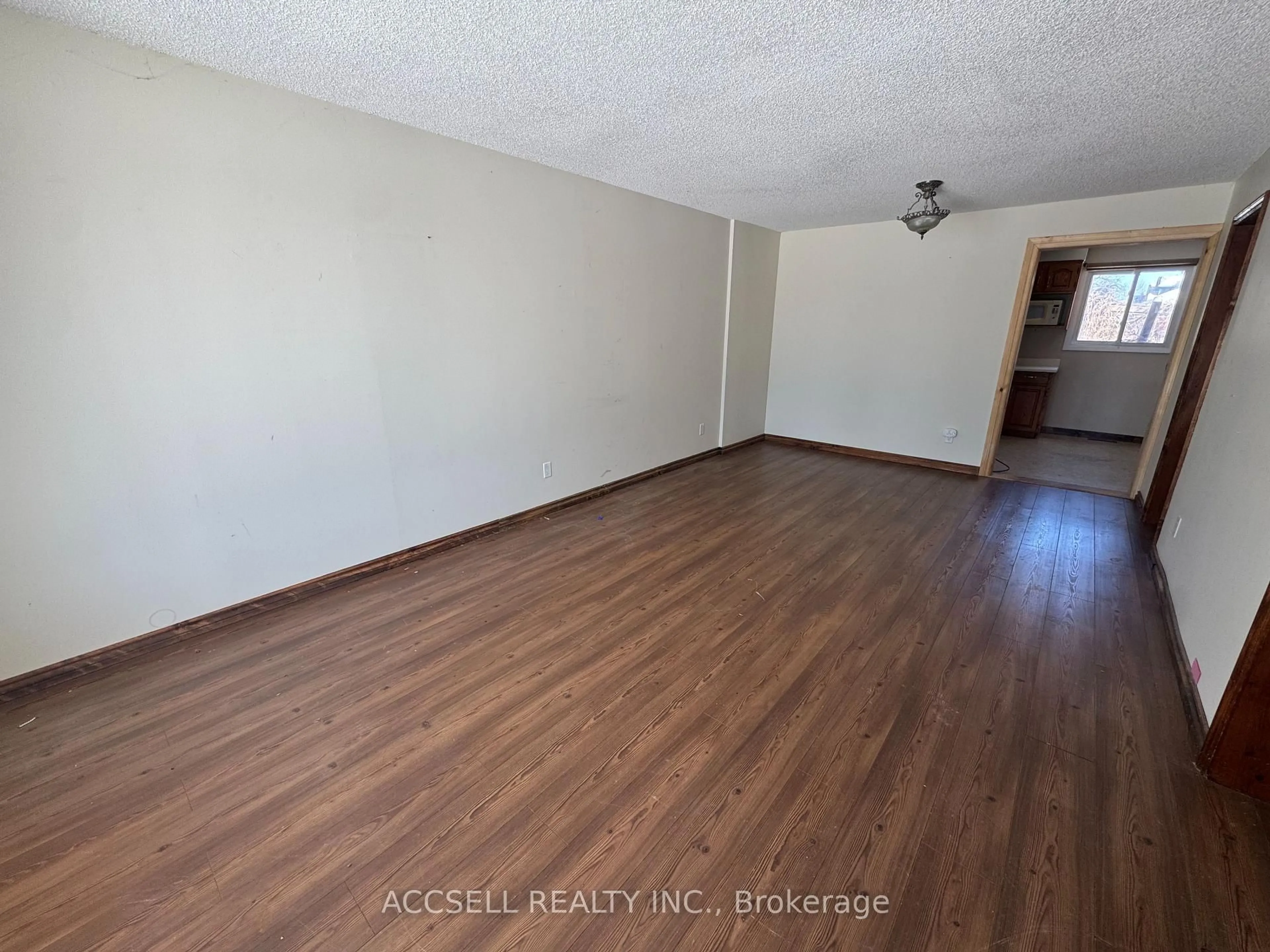 A pic of a room for 187 TORONTO St, Barrie Ontario L4N 1V7