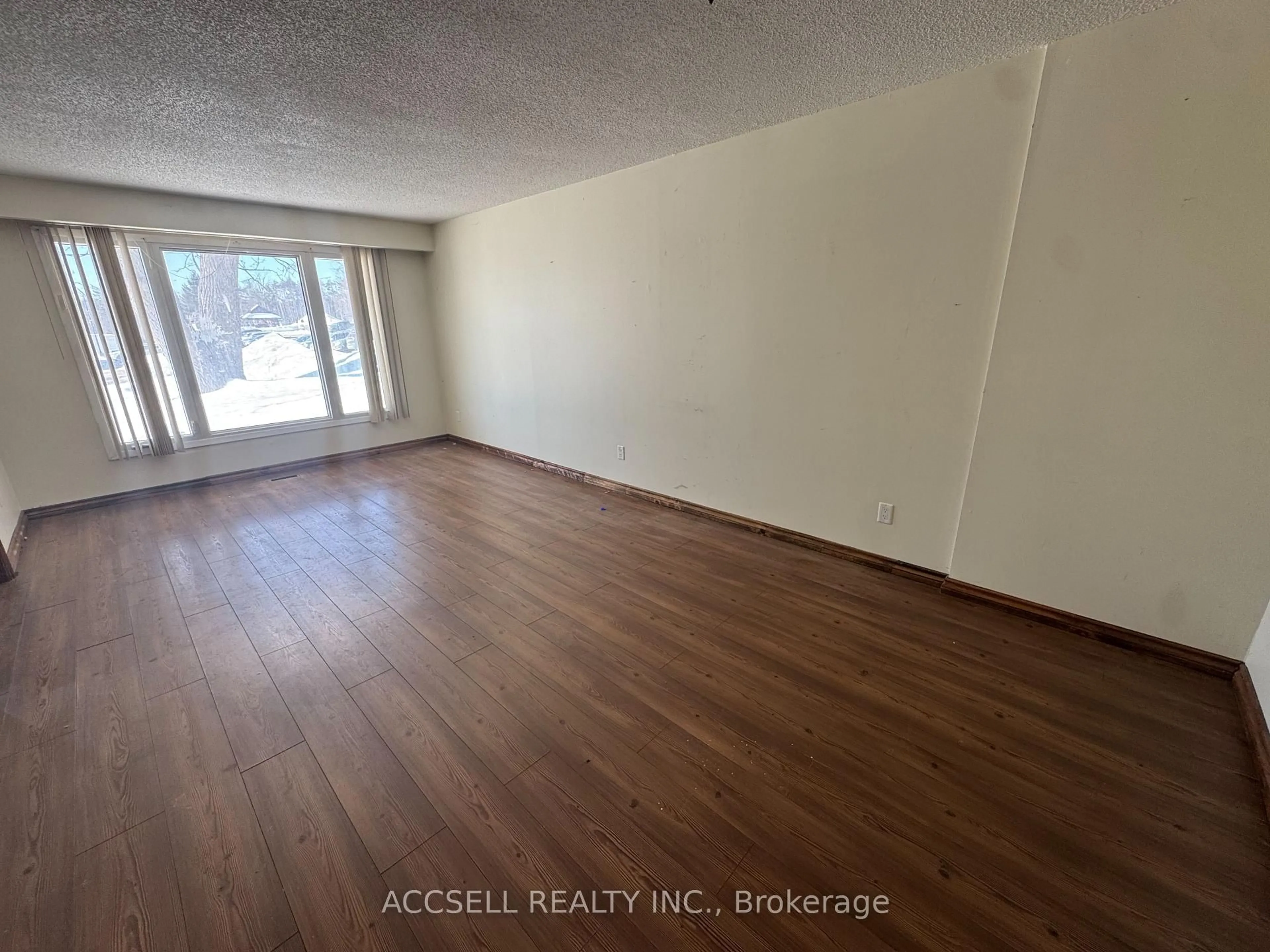 A pic of a room for 187 TORONTO St, Barrie Ontario L4N 1V7