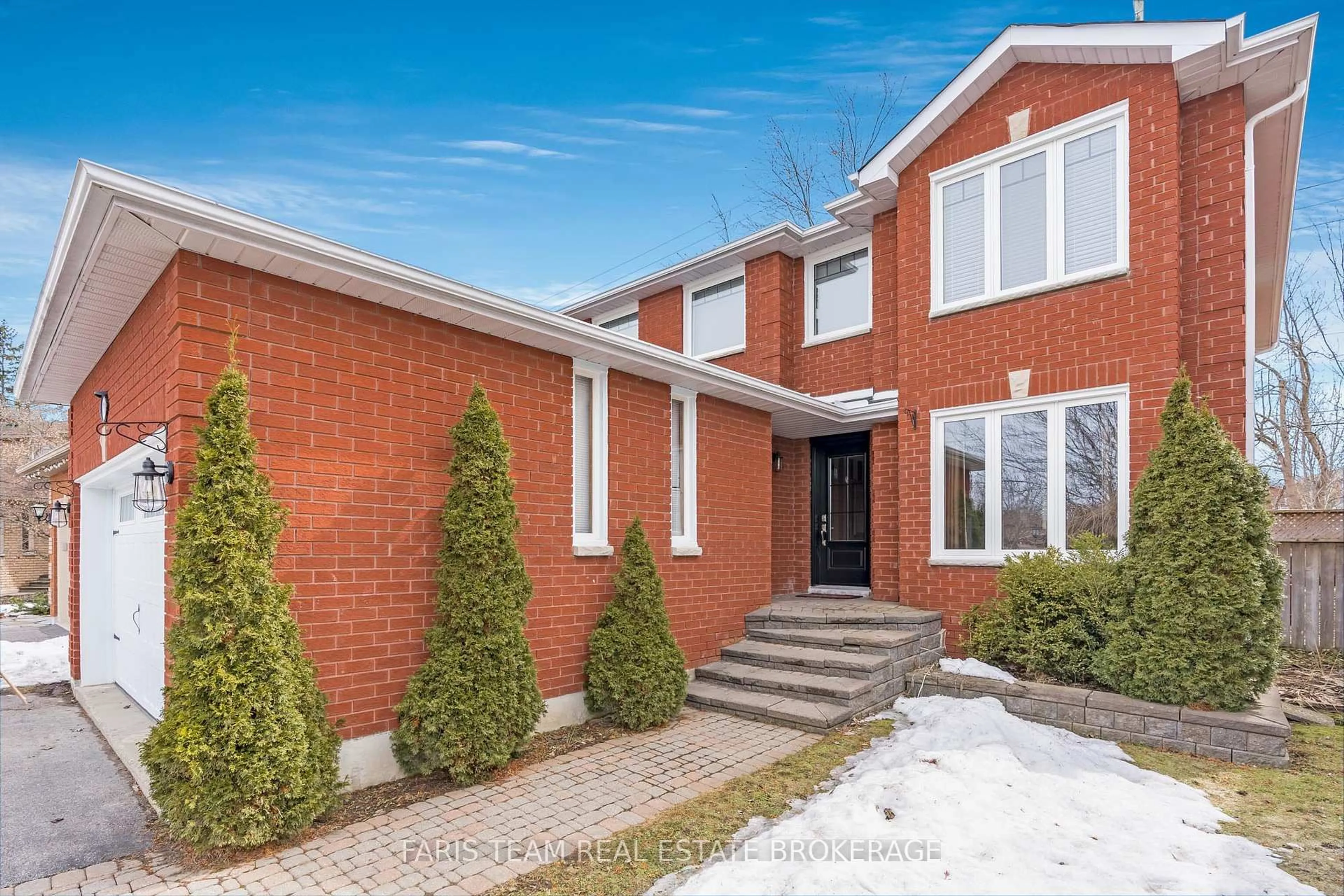 Home with brick exterior material, street for 31 Etherington Cres, Barrie Ontario L4N 7T2