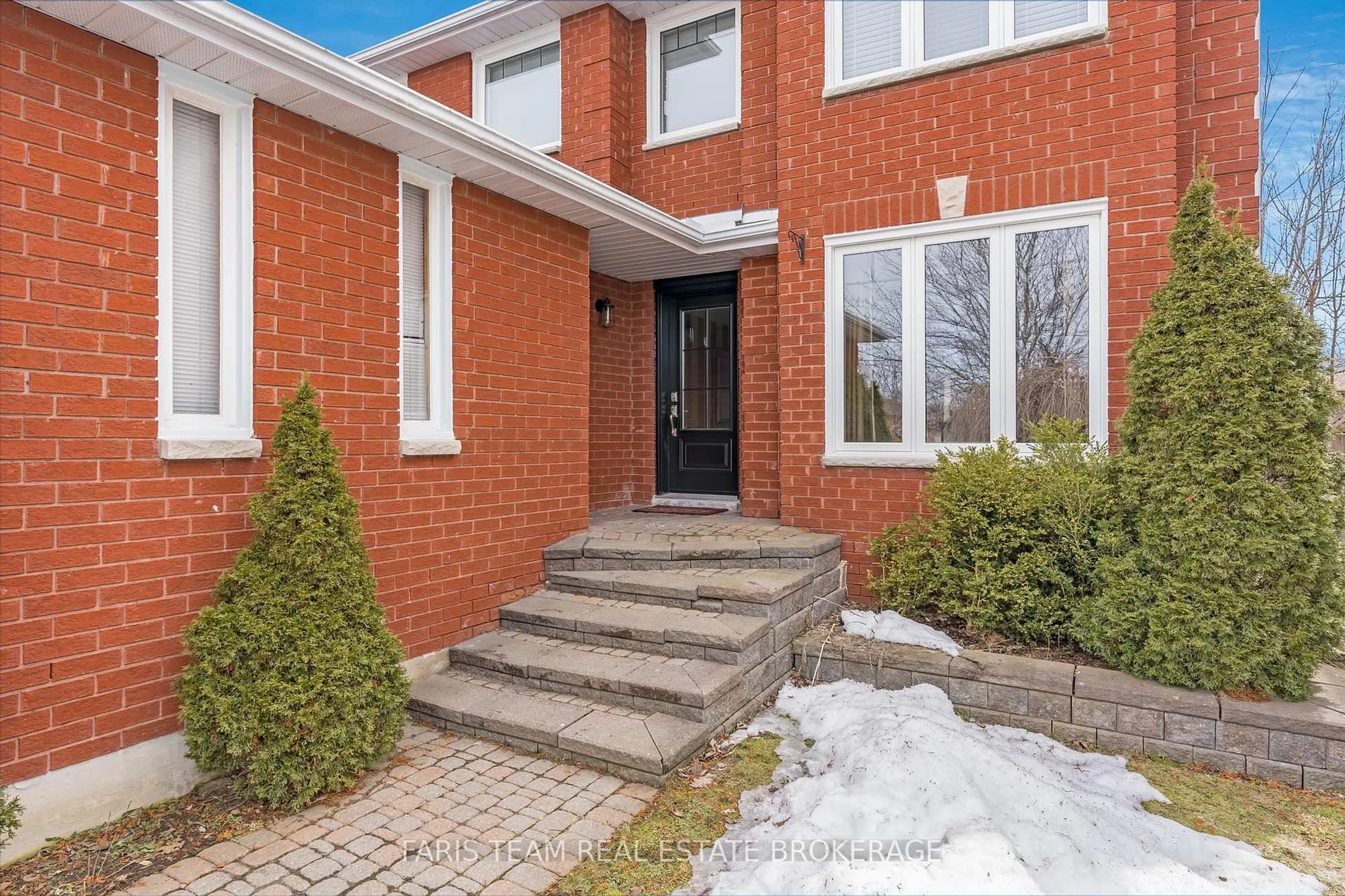 Home with brick exterior material, street for 31 Etherington Cres, Barrie Ontario L4N 7T2