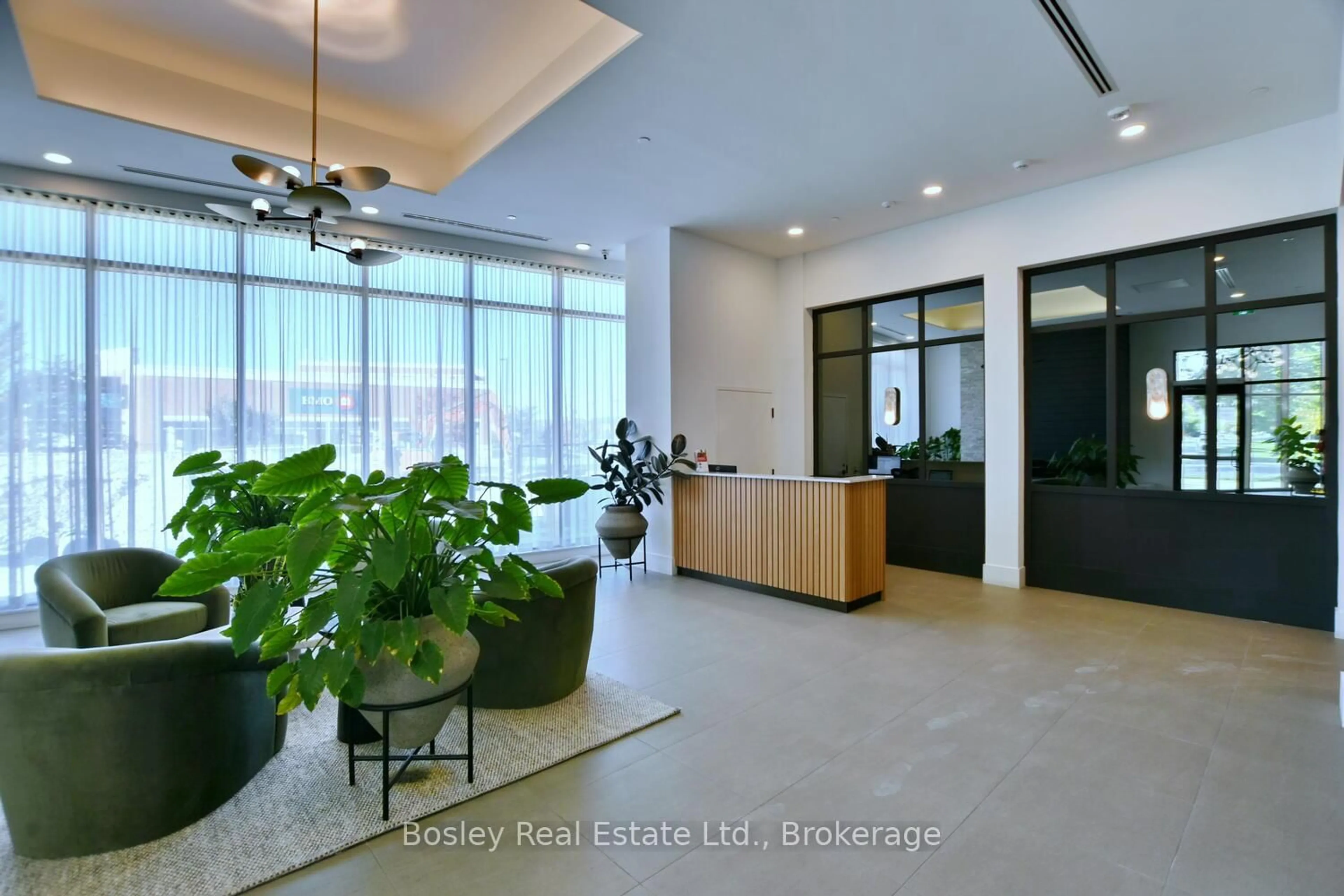 Indoor foyer for 31 Huron St #227, Collingwood Ontario L9Y 0E8