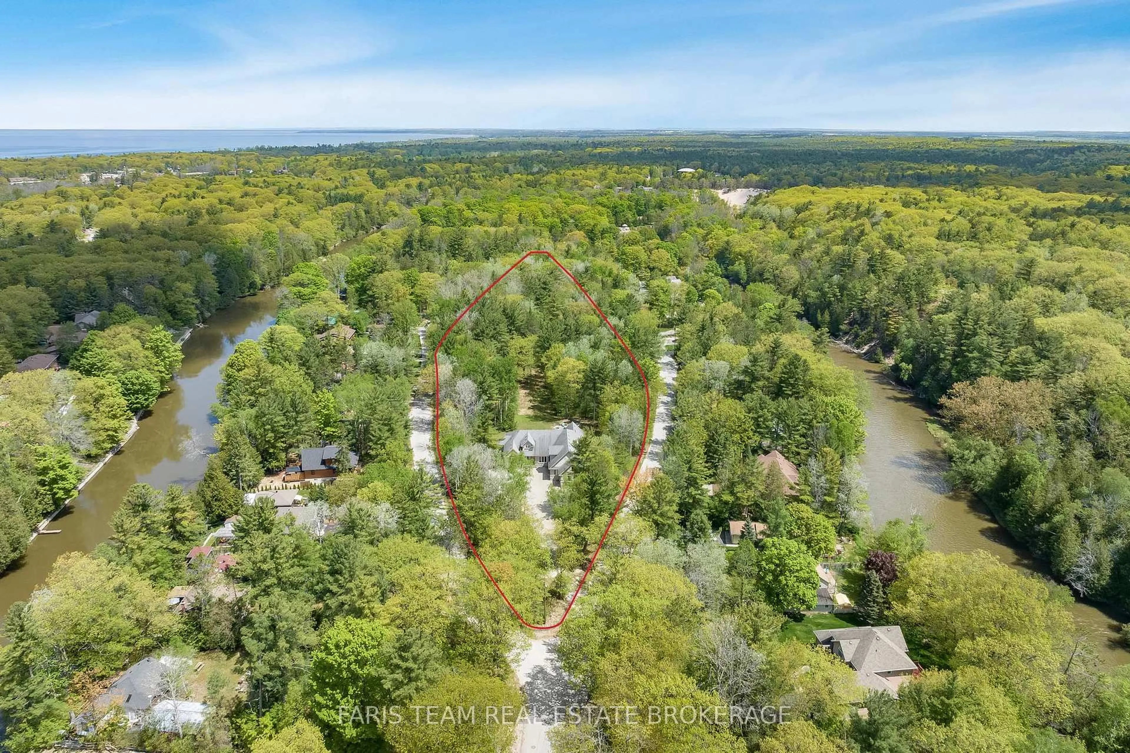 A pic from outside/outdoor area/front of a property/back of a property/a pic from drone, water/lake/river/ocean view for 138 Knox Rd, Wasaga Beach Ontario L9Z 2T5