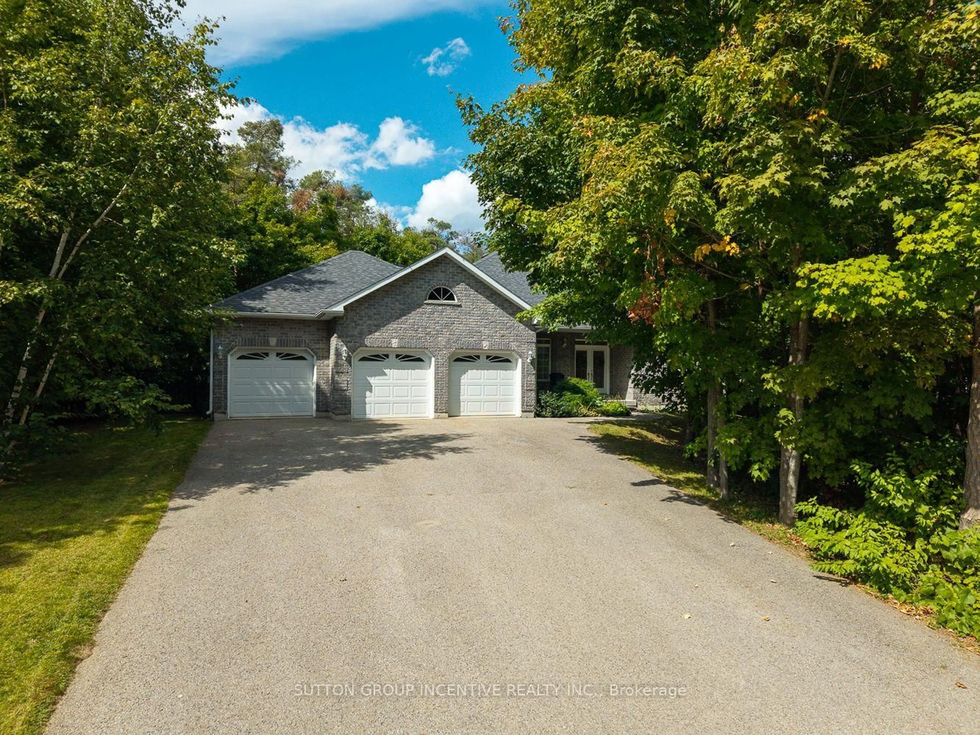 A pic from outside/outdoor area/front of a property/back of a property/a pic from drone, street for 1882 Providence Lane, Severn Ontario L3V 6H2