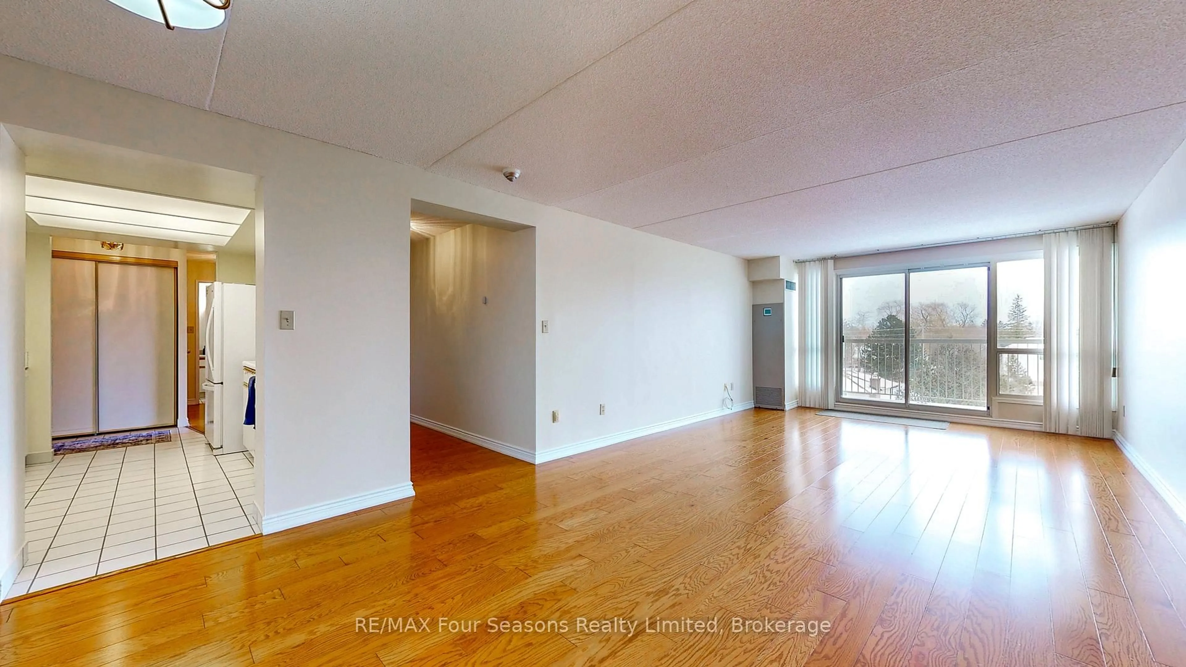 A pic of a room for 172 Eighth St #409, Collingwood Ontario L9Y 4T2