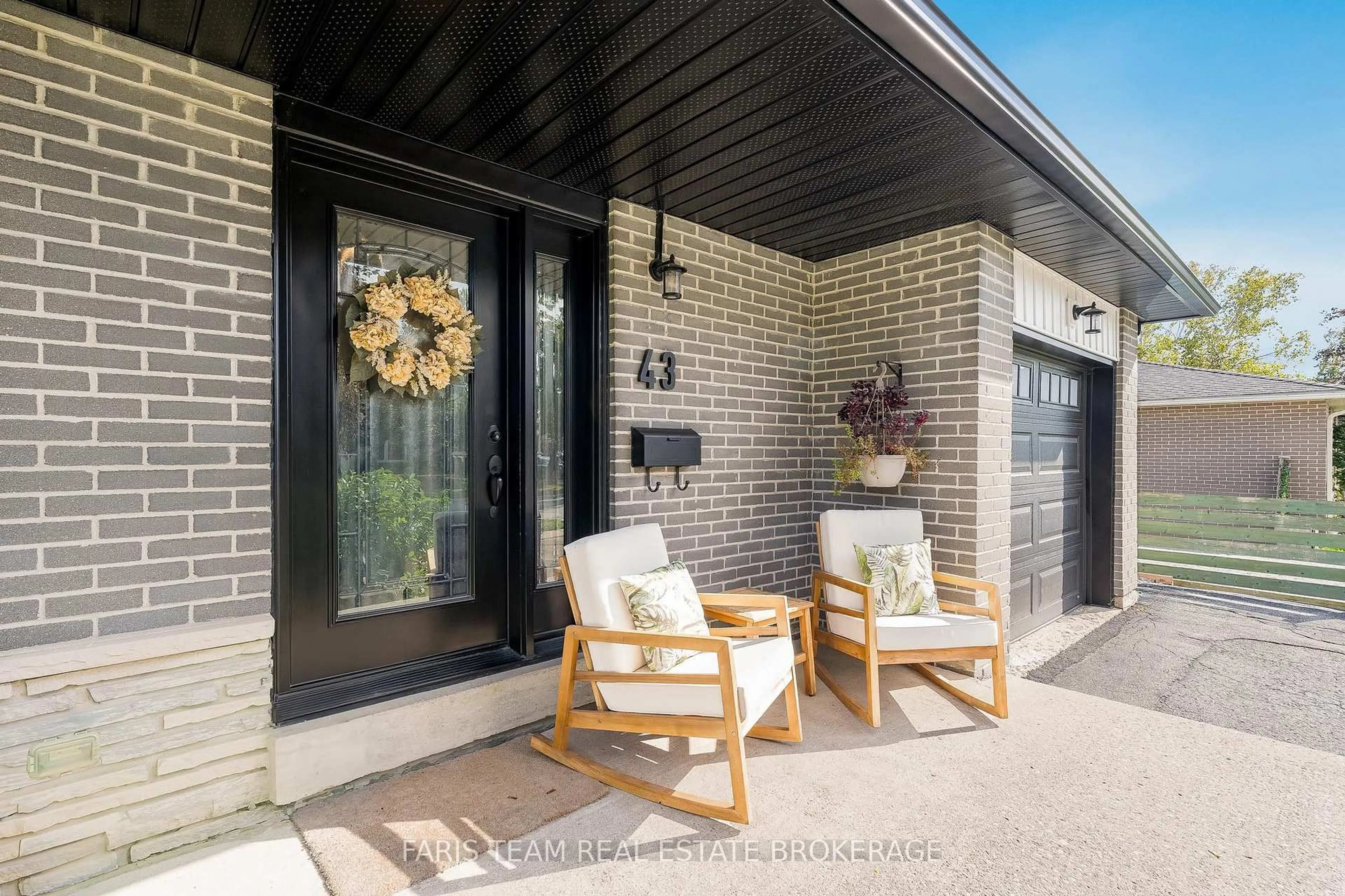 Home with brick exterior material, street for 43 Jeffrey St, Barrie Ontario L4M 4L4