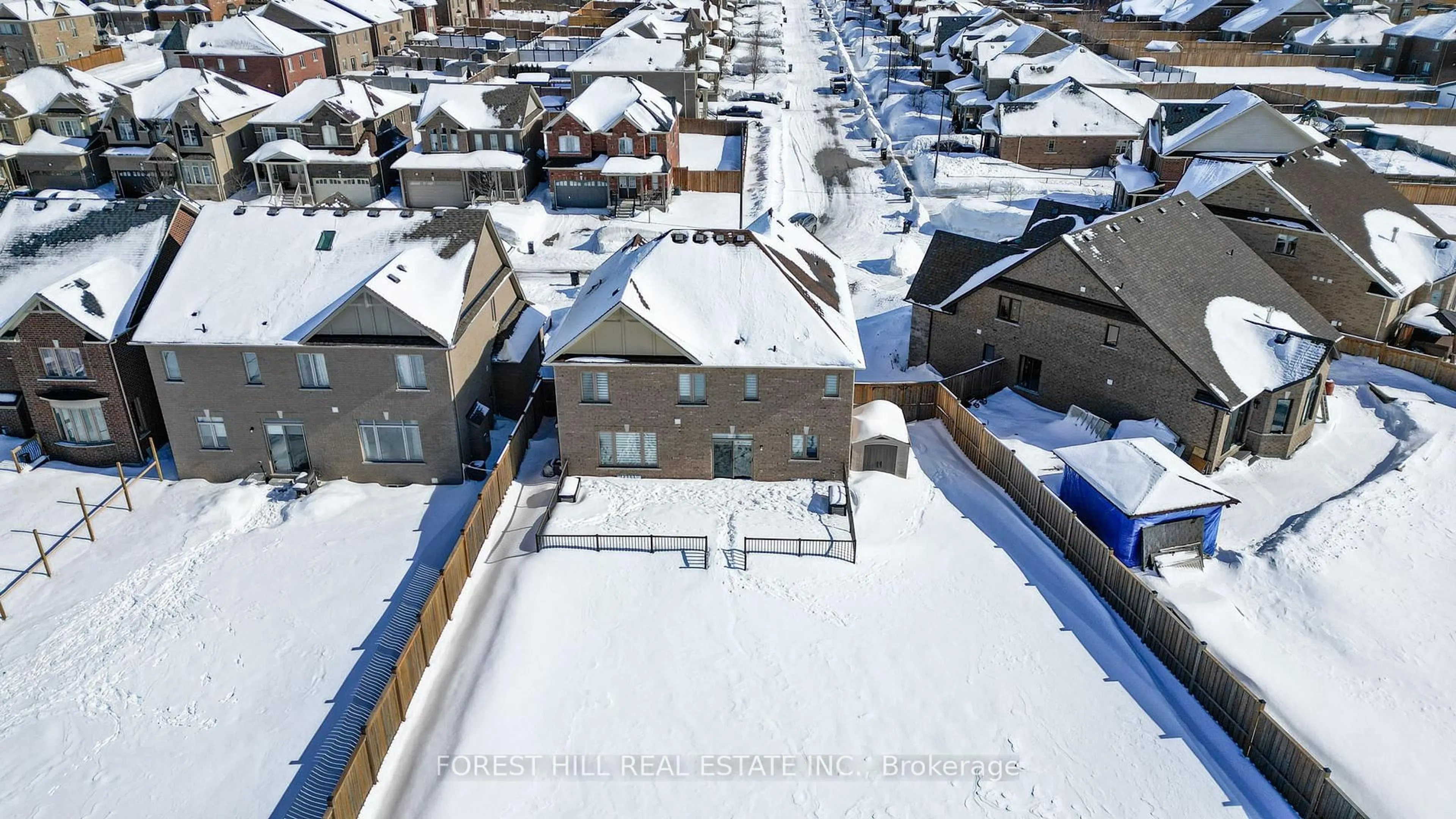 A pic from outside/outdoor area/front of a property/back of a property/a pic from drone, street for 37 Rugman Cres, Springwater Ontario L9X 2A2