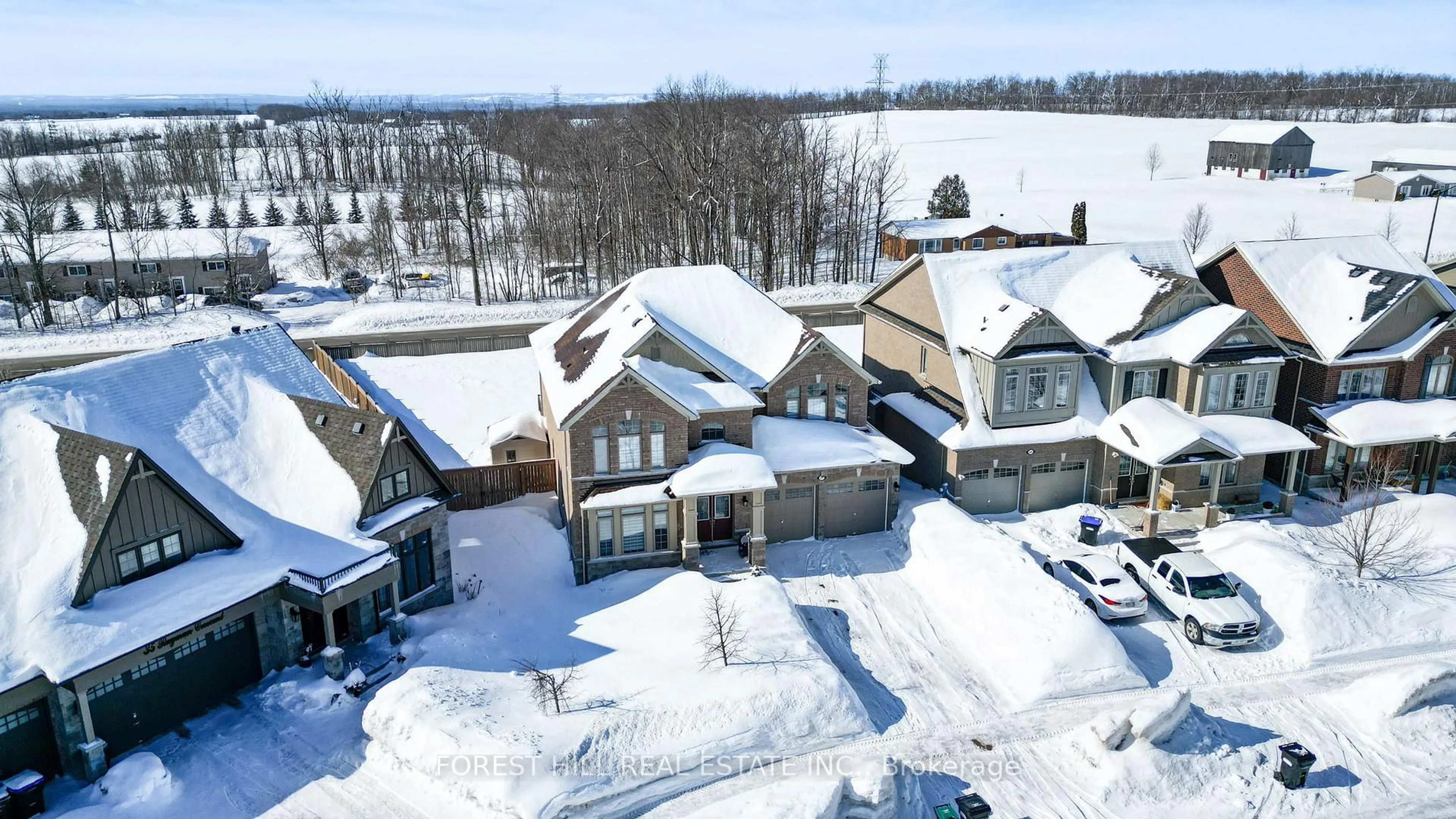 A pic from outside/outdoor area/front of a property/back of a property/a pic from drone, unknown for 37 Rugman Cres, Springwater Ontario L9X 2A2