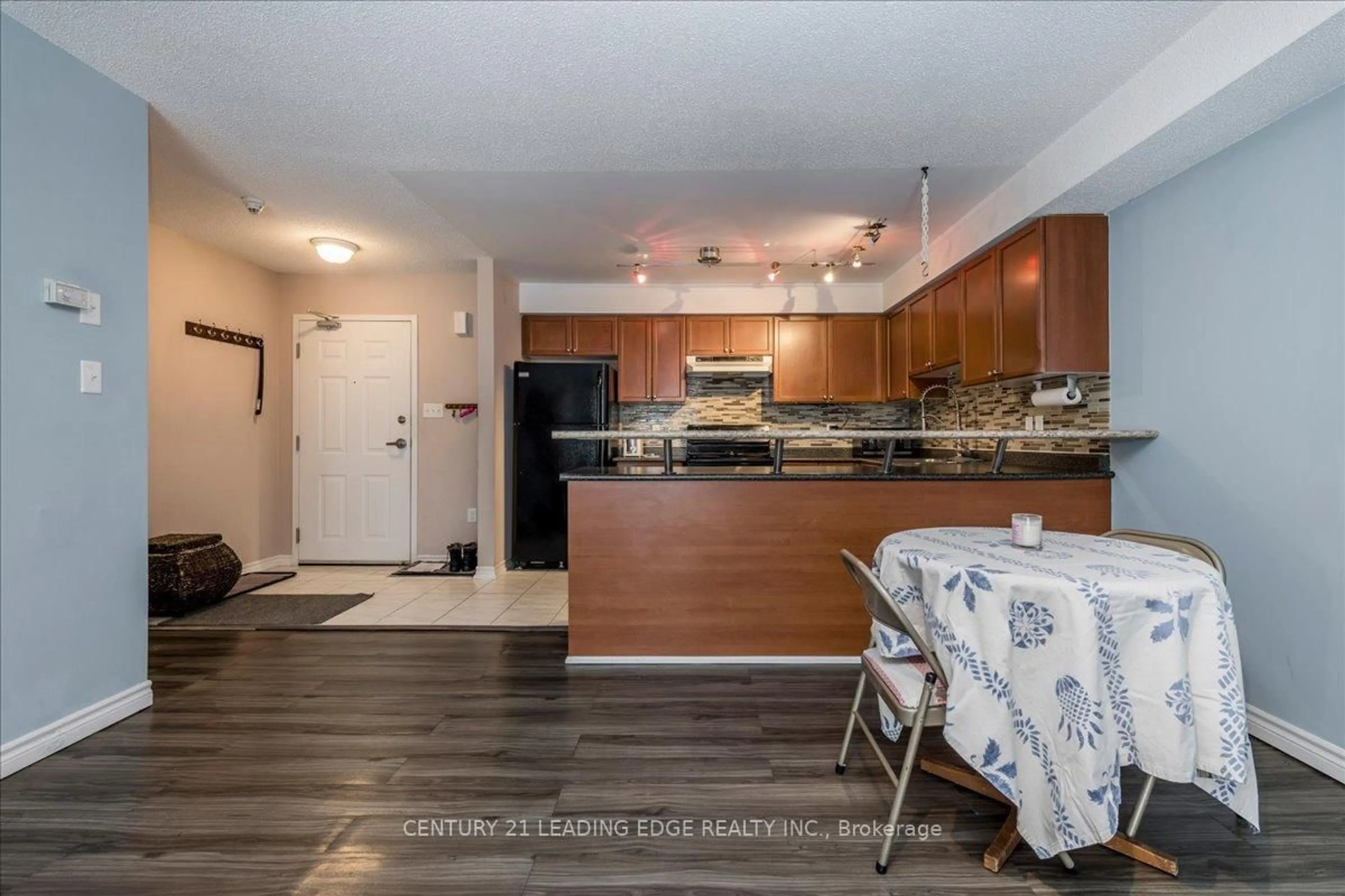 Open concept kitchen, unknown for 43 Coulter St #20, Barrie Ontario L4N 6L9