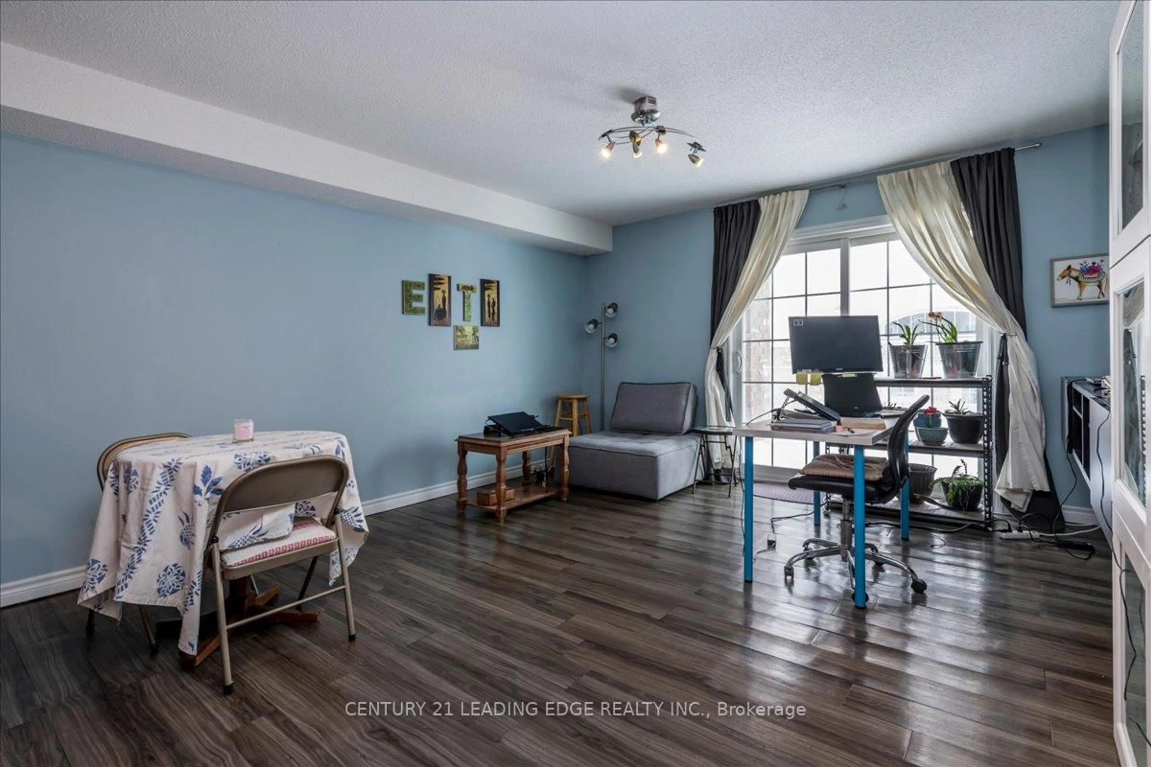 Living room with furniture, wood/laminate floor for 43 Coulter St #20, Barrie Ontario L4N 6L9