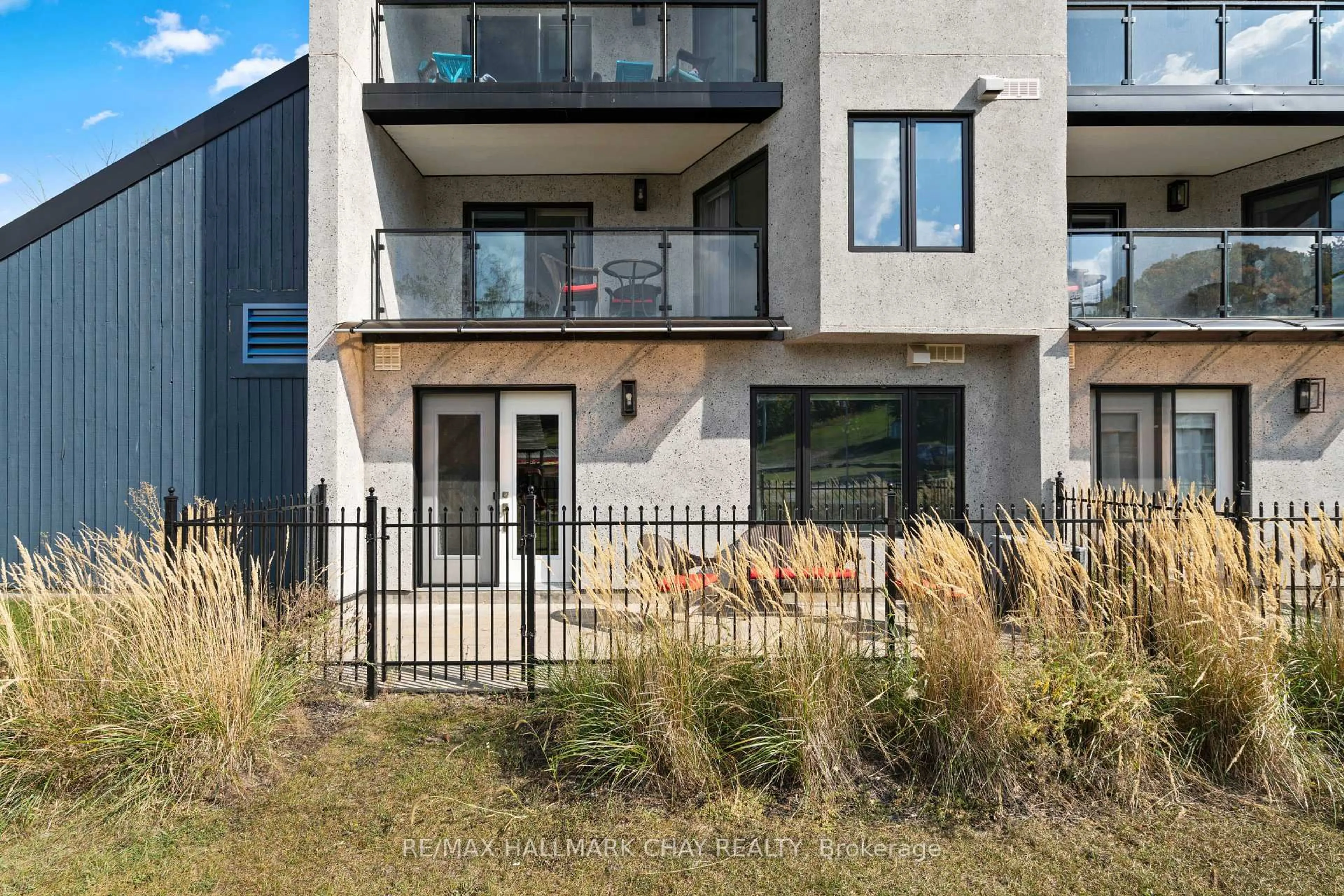 Home with brick exterior material, unknown for 80 Horseshoe Blvd ##G01, Oro-Medonte Ontario L4M 4Y8