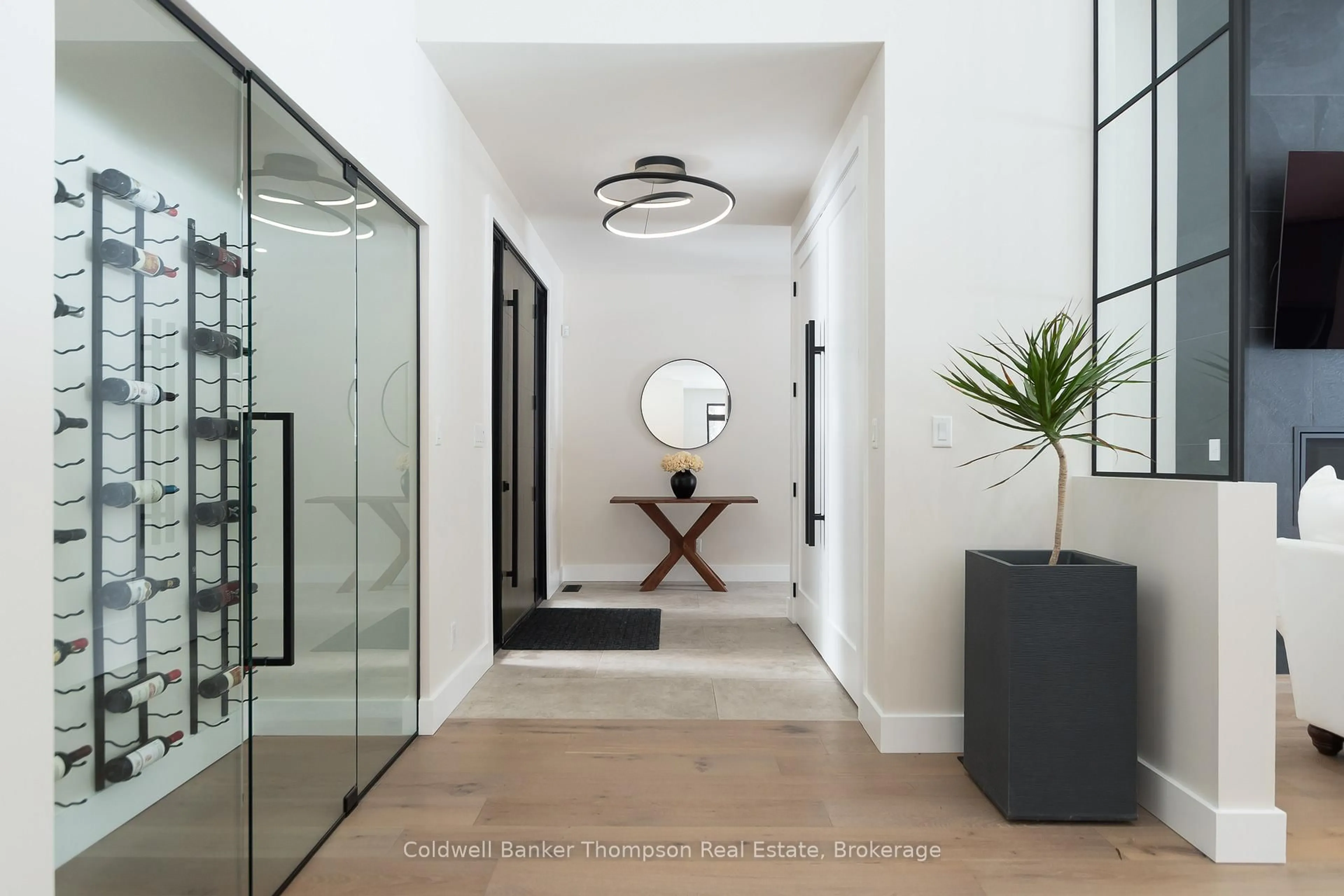 Indoor entryway for 5130 Severn Pines Cres, Severn Ontario L0K 2B0