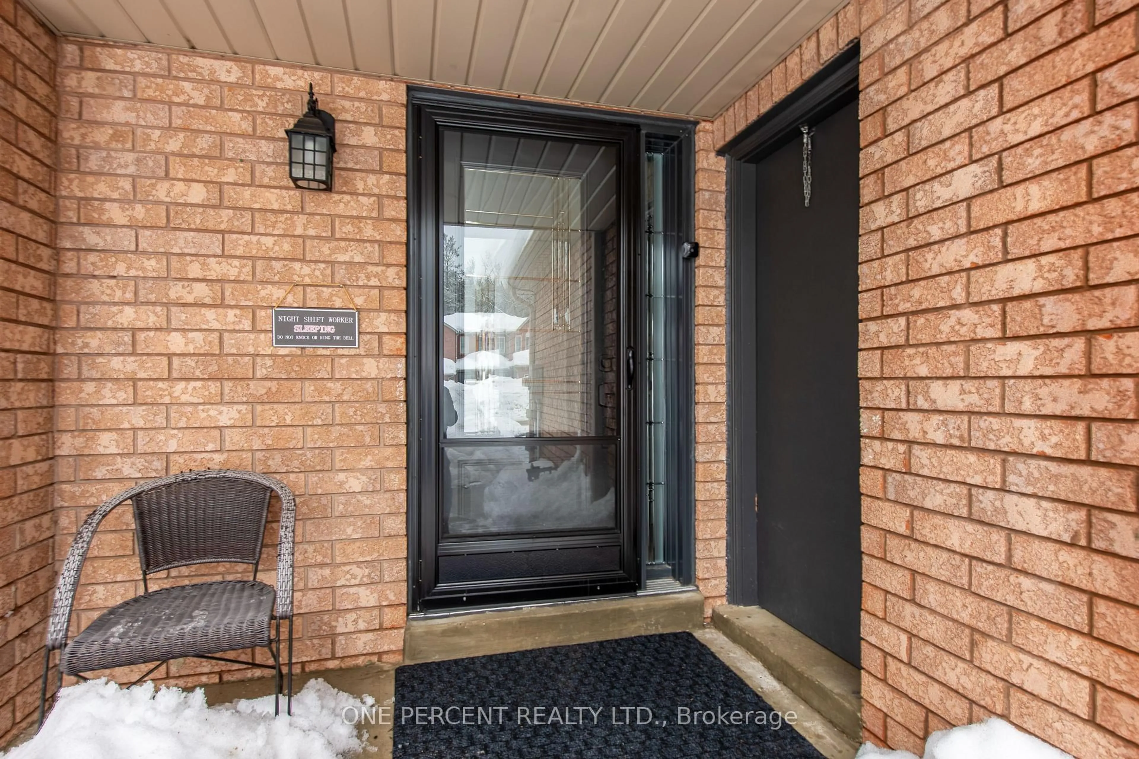 Indoor entryway for 67 Hawthorne Cres, Barrie Ontario L4N 9Y8