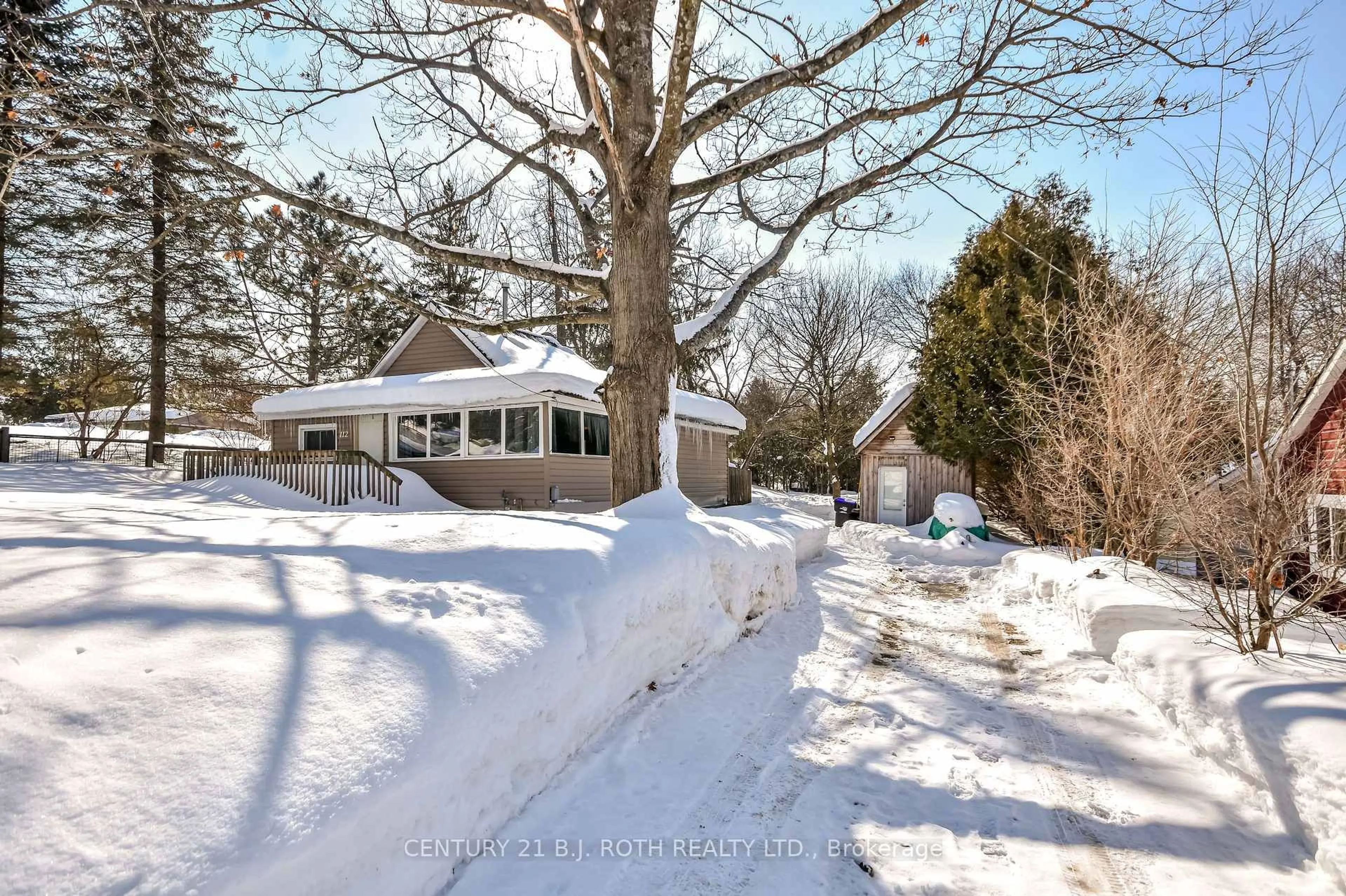 A pic from outside/outdoor area/front of a property/back of a property/a pic from drone, street for 112 Ouida St, Tay Ontario L0K 2C0