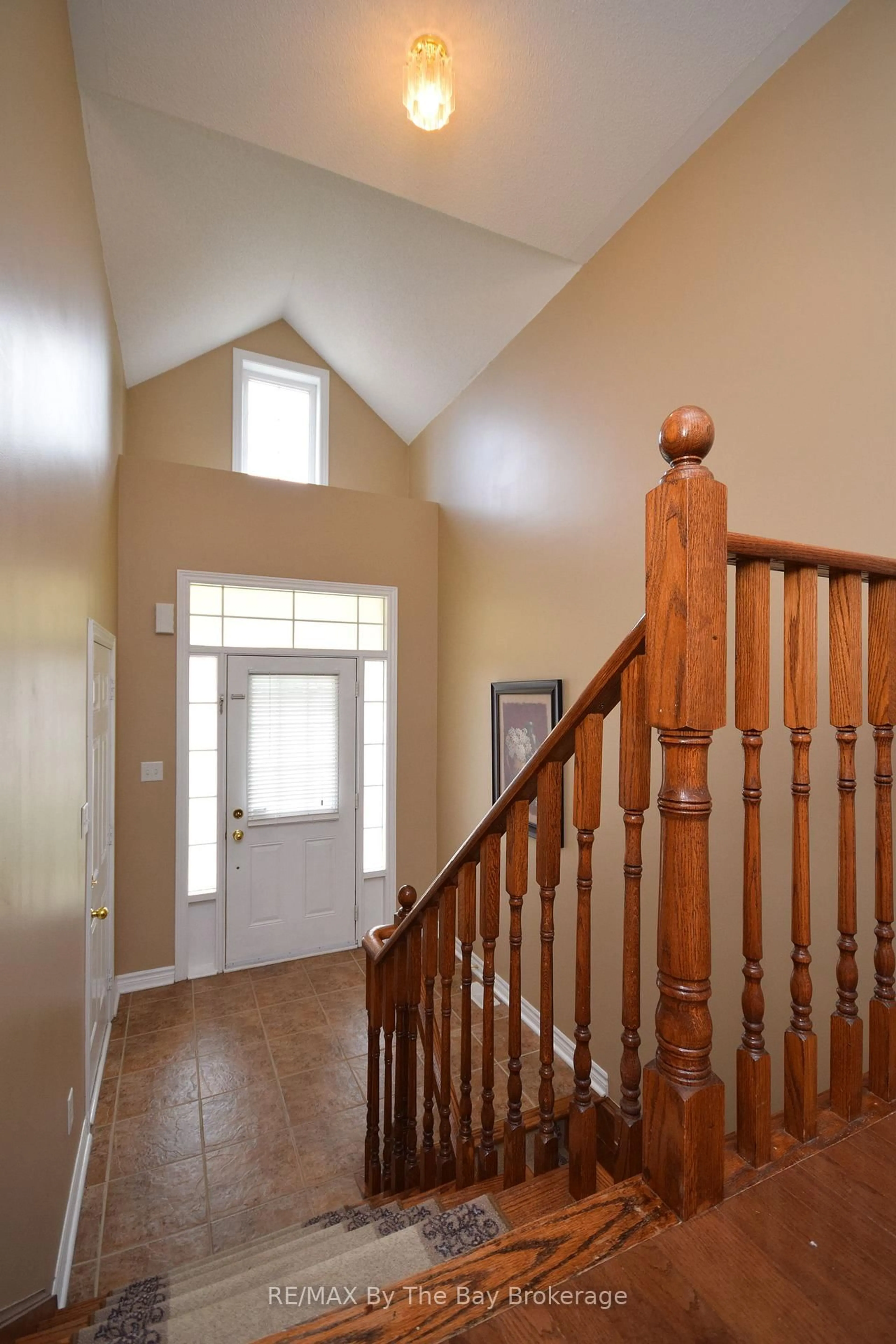 Indoor entryway for 33 Tanager Cres, Wasaga Beach Ontario L9Z 0B2