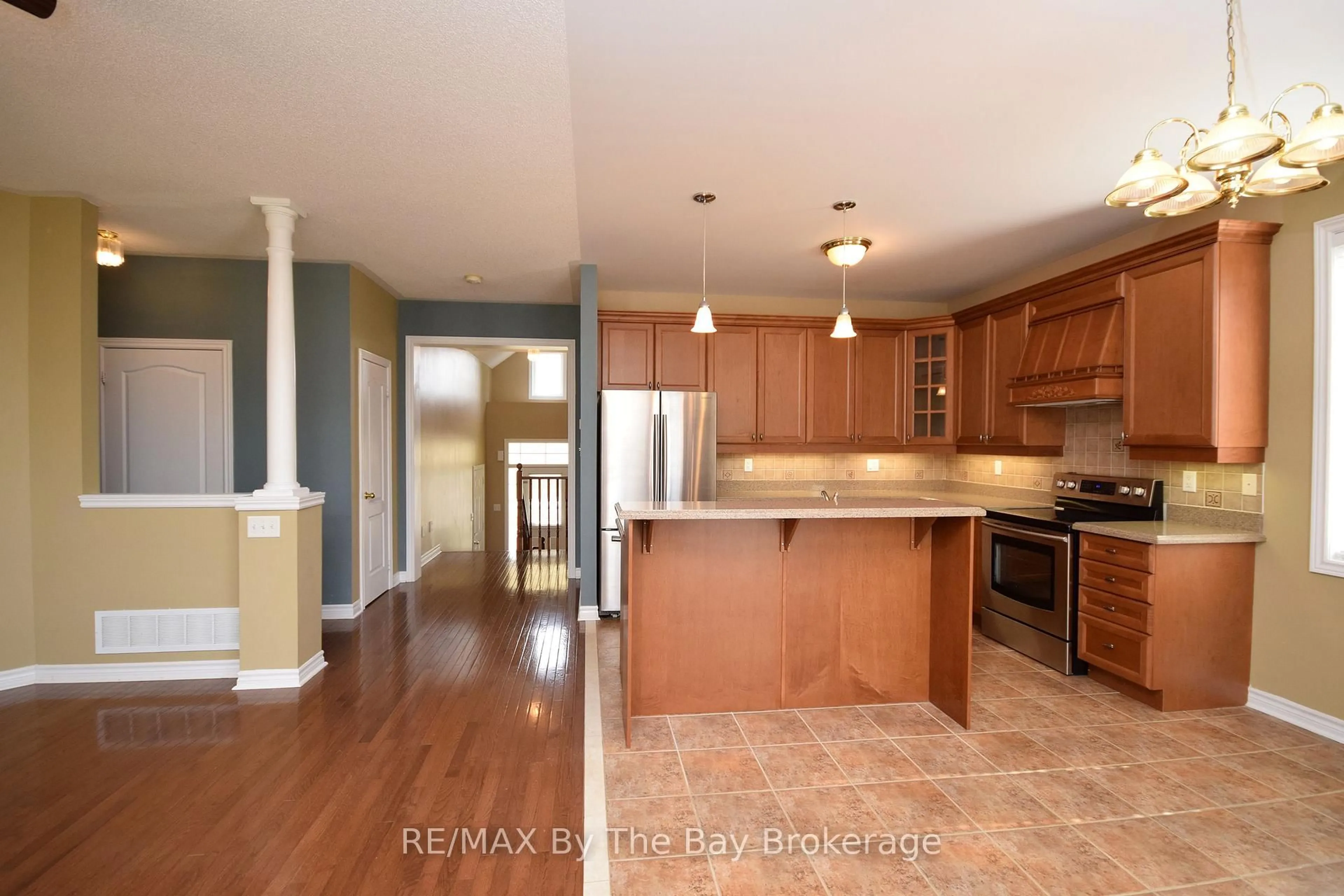 Open concept kitchen, unknown for 33 Tanager Cres, Wasaga Beach Ontario L9Z 0B2