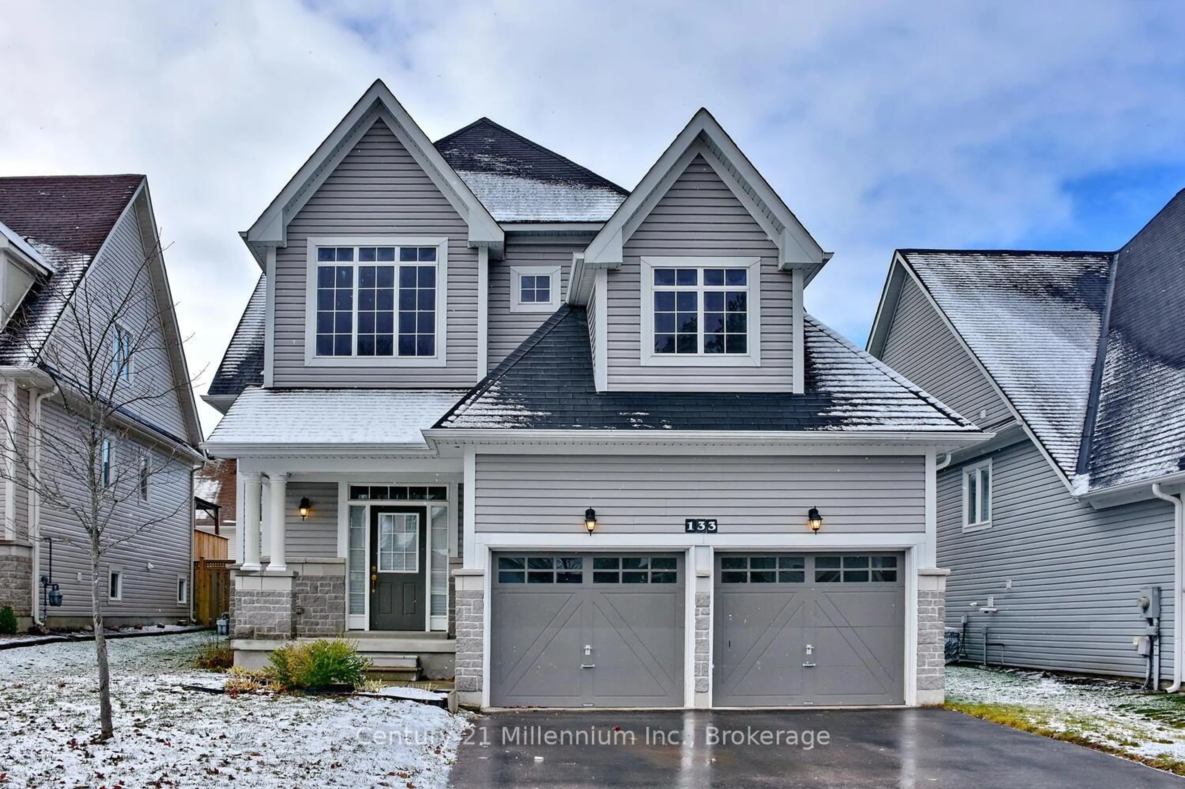 Home with vinyl exterior material, street for 133 White Sands Way, Wasaga Beach Ontario L9Z 0C6