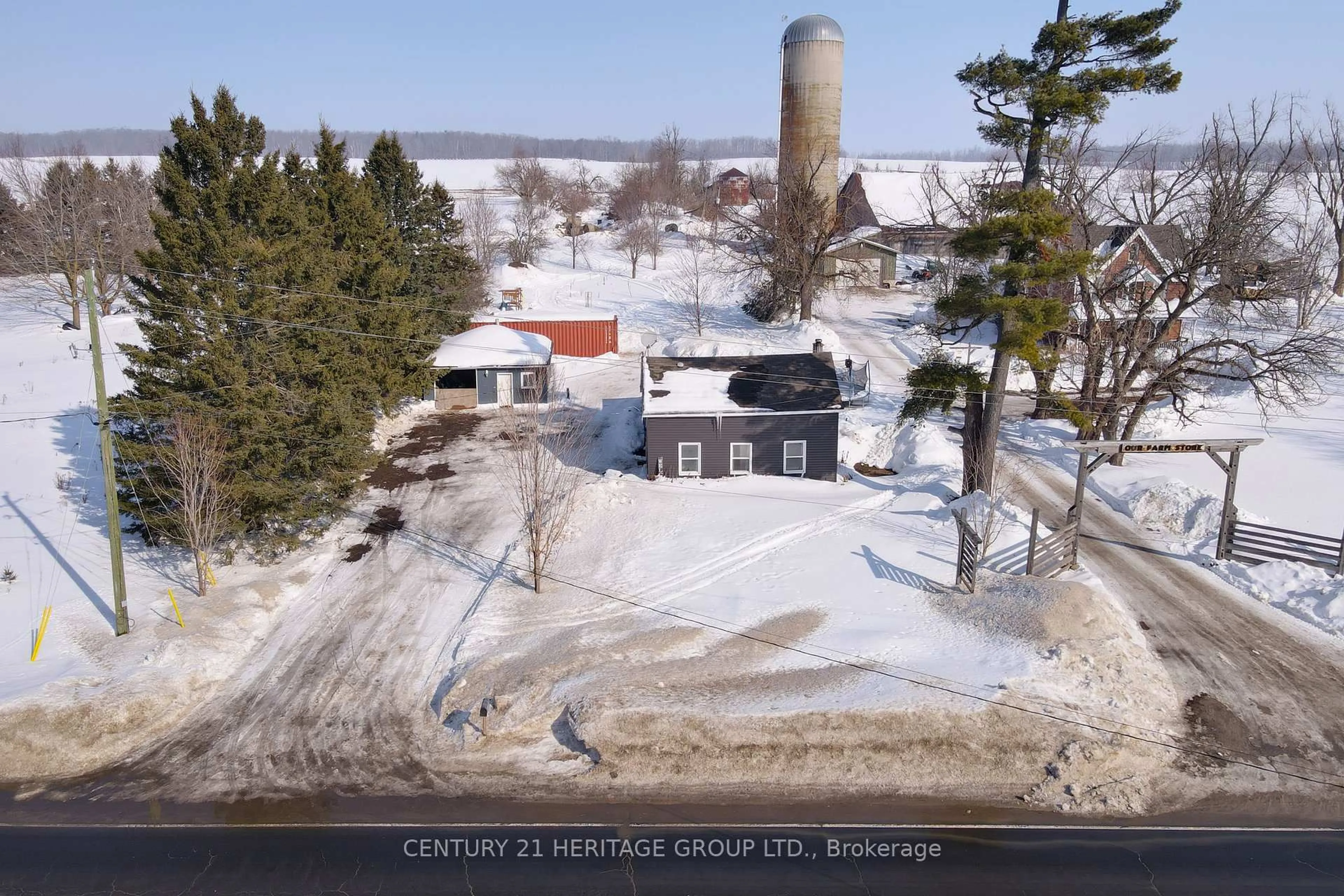A pic from outside/outdoor area/front of a property/back of a property/a pic from drone, street for 1945 Penetanguishene Rd, Oro-Medonte Ontario L4M 4Y8
