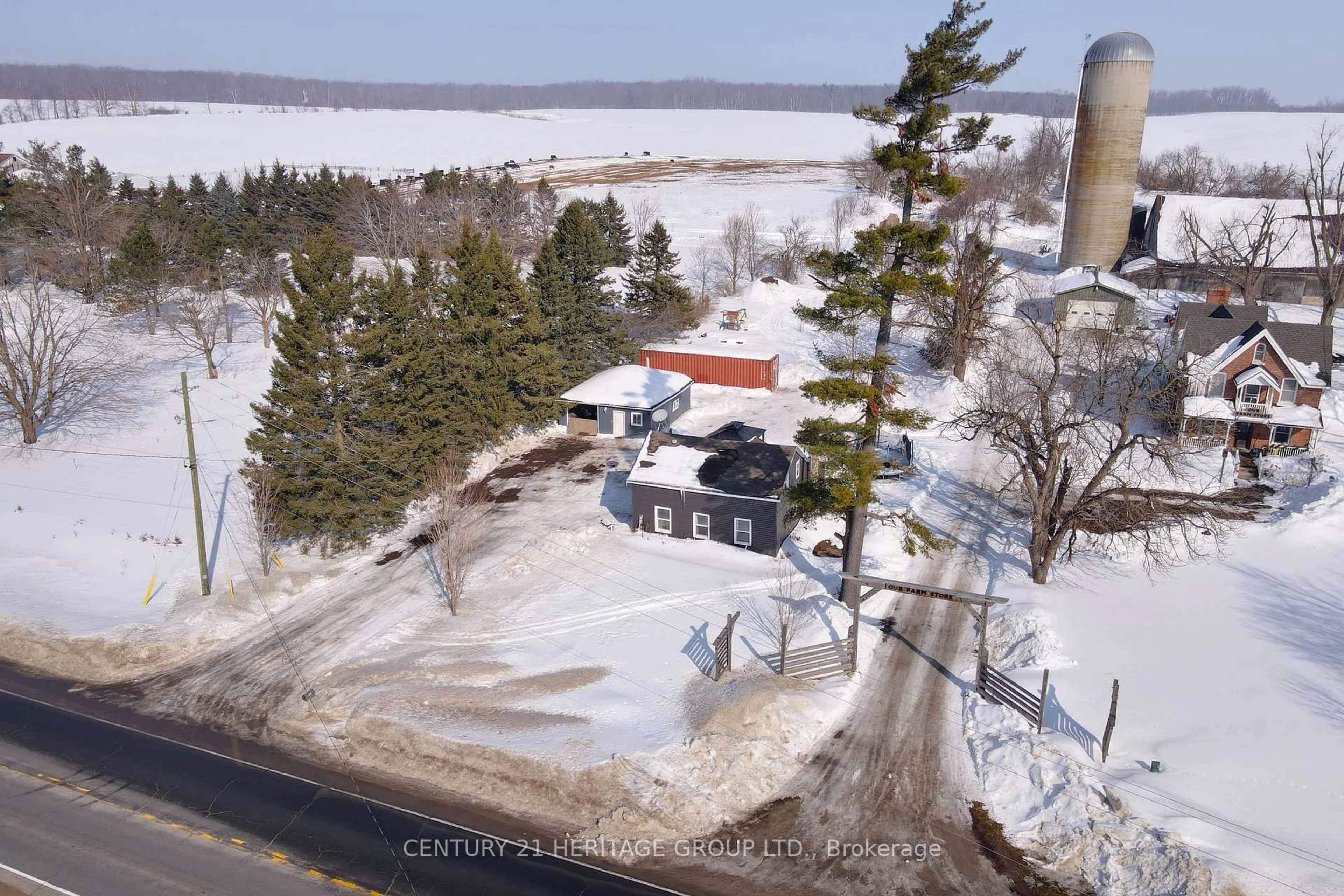 A pic from outside/outdoor area/front of a property/back of a property/a pic from drone, unknown for 1945 Penetanguishene Rd, Oro-Medonte Ontario L4M 4Y8